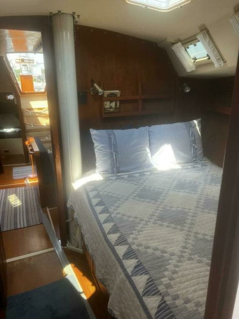 1990 Catalina — - Image 31