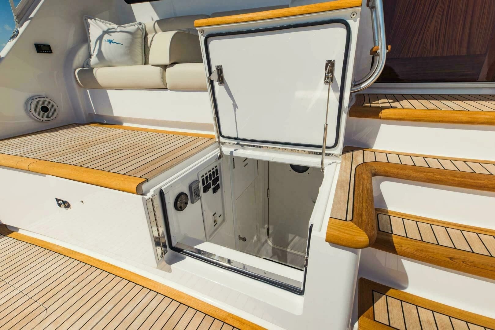 2020 Viking 72 Enclosed Bridge - Image 46