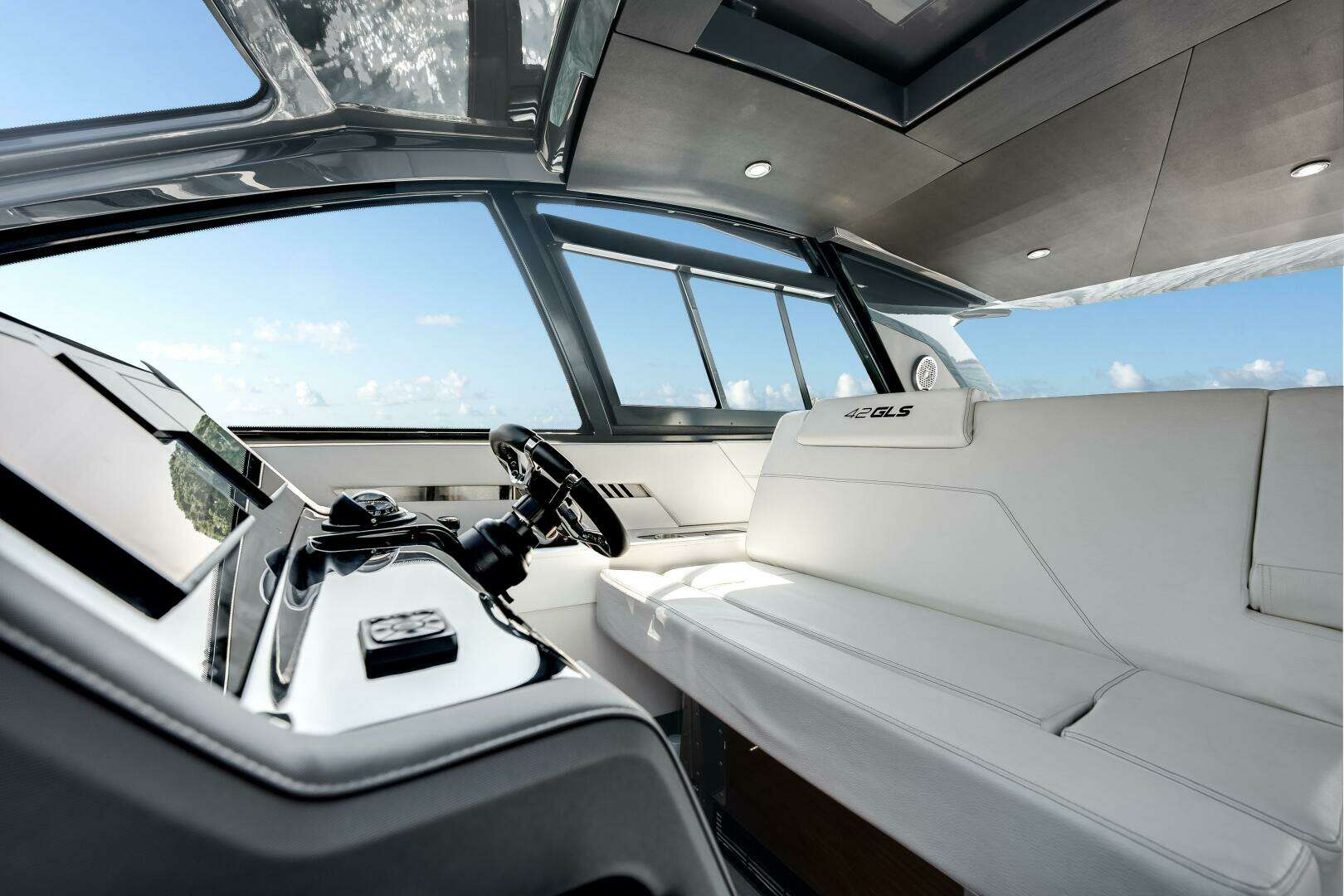2023 Cruisers Yachts 42 GLS OB - Image 38