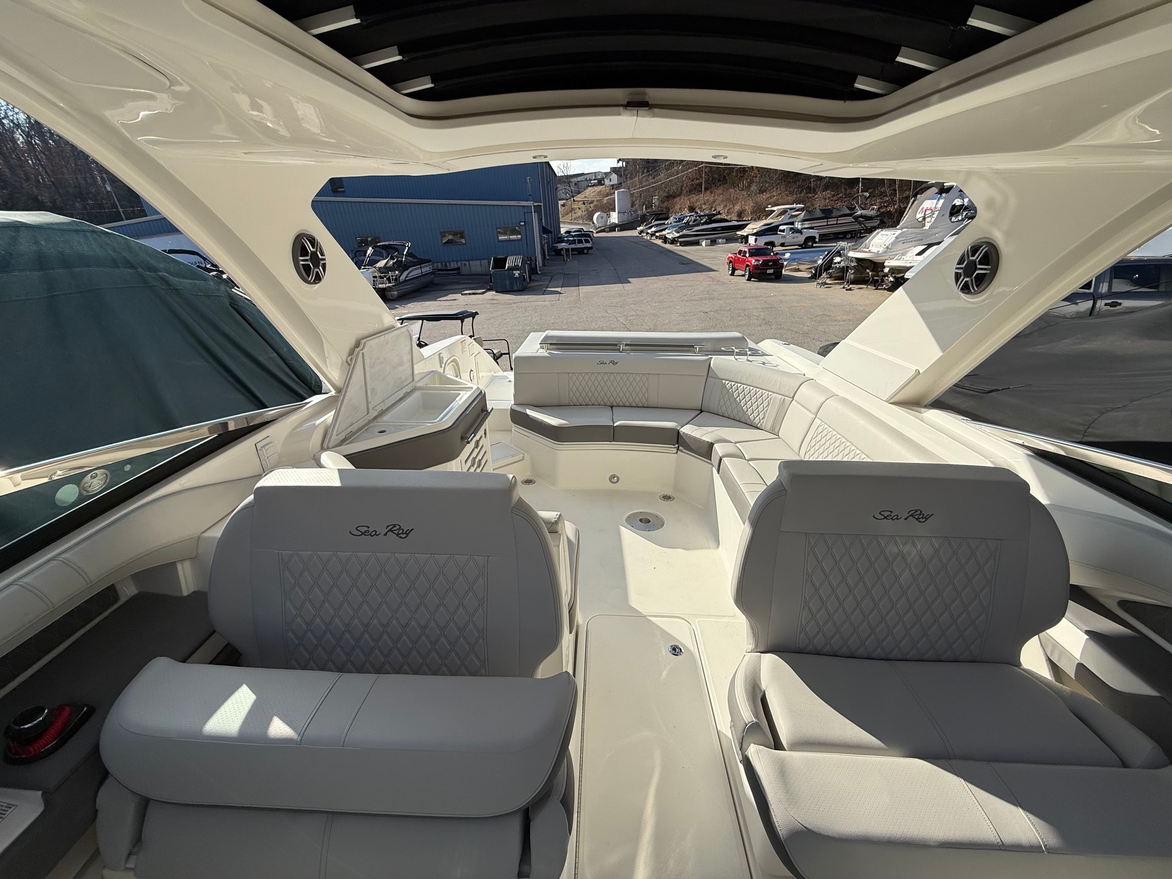2026 Sea Ray SLX 310 - 34