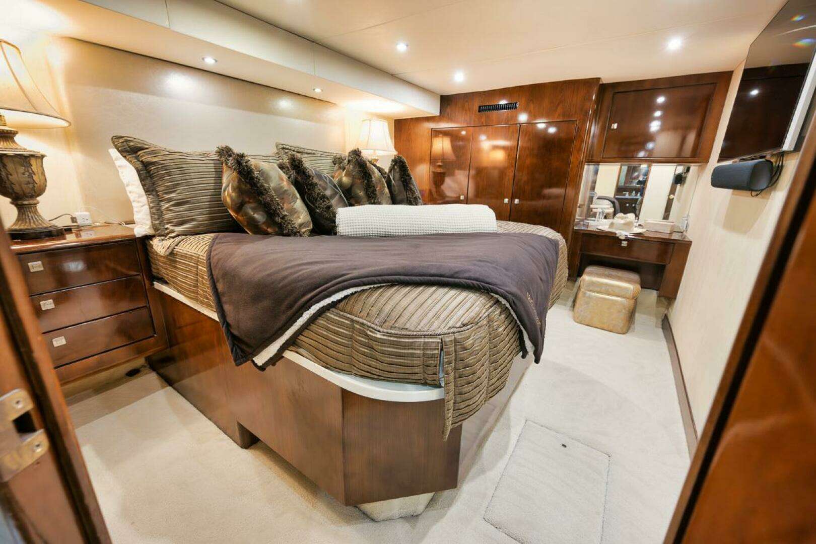 2005 Ocean 73 Super Sport - Image 9