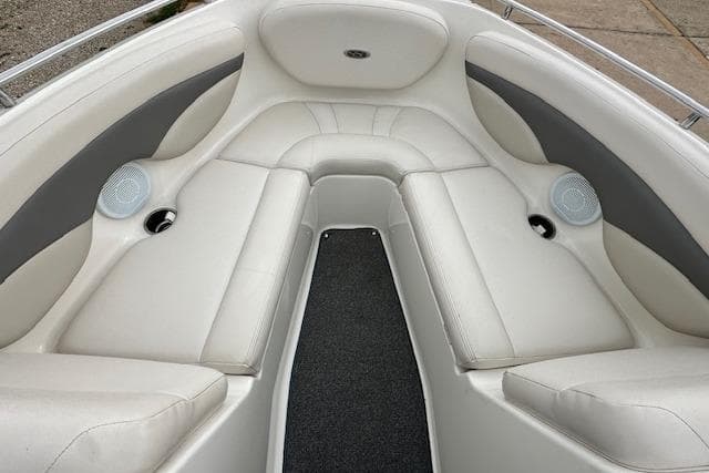 2007 Chaparral 204 SSi boat interior with white and gray seating.