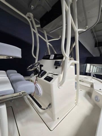 2025 Avenger Boats AV26 console with modern steering and seating.