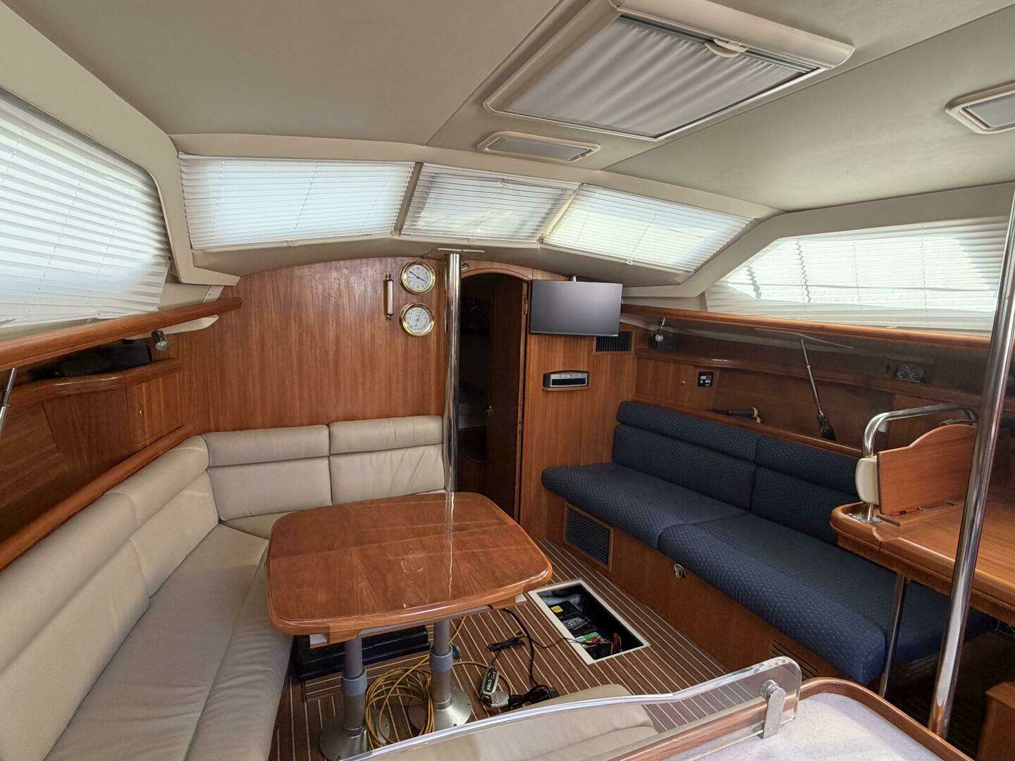 2003 Hunter — - Image 31