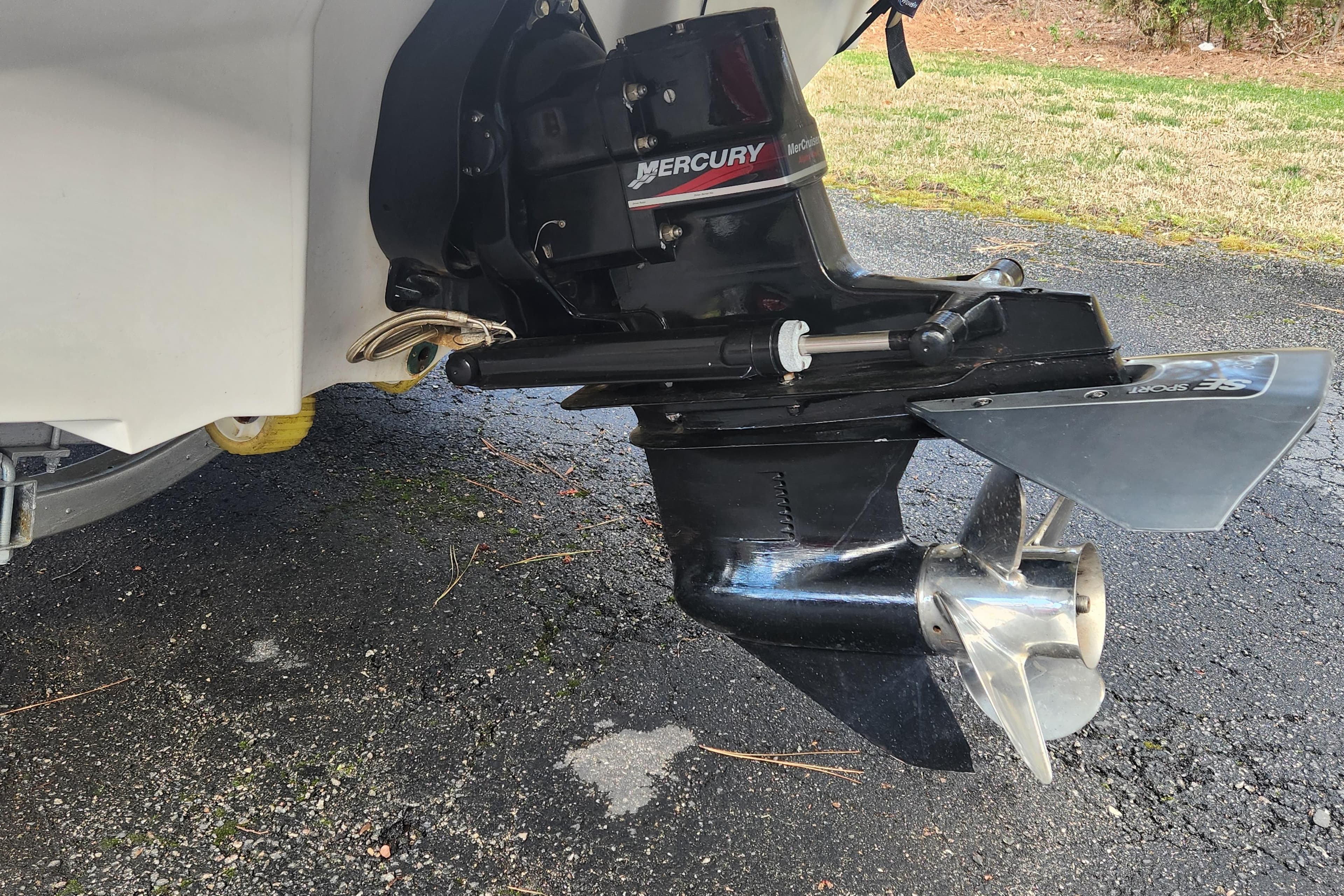 Outboard motor of a 2003 Sea Ray 225 Weekender on pavement.