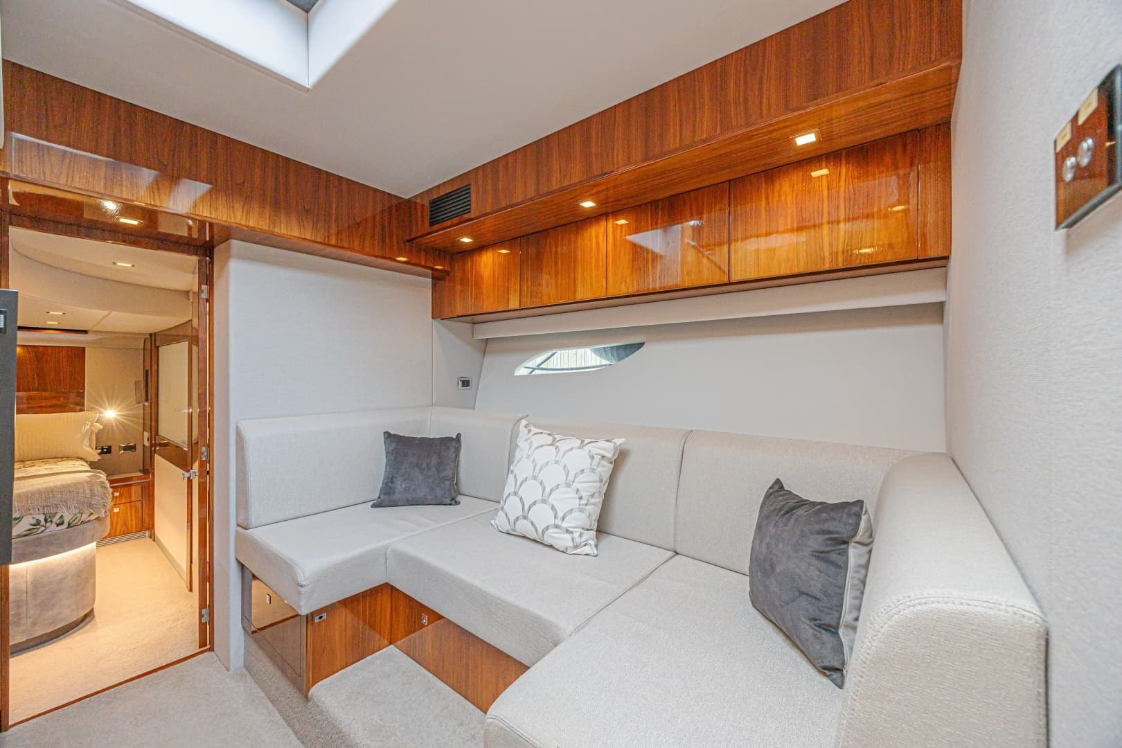 2021 Riviera 6000 Motor Yacht - Image 17
