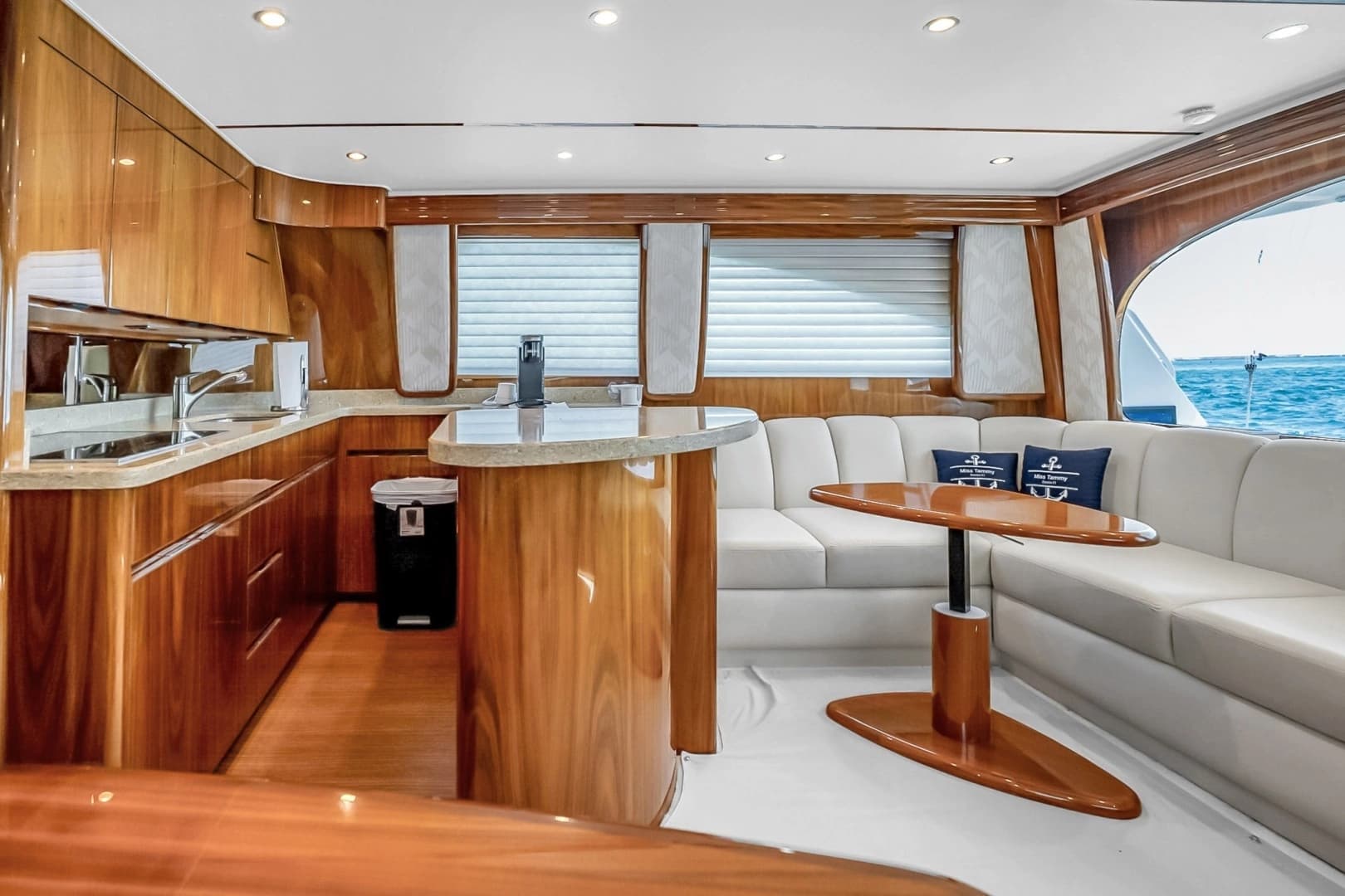 2021 Viking 48 Convertible - Image 10