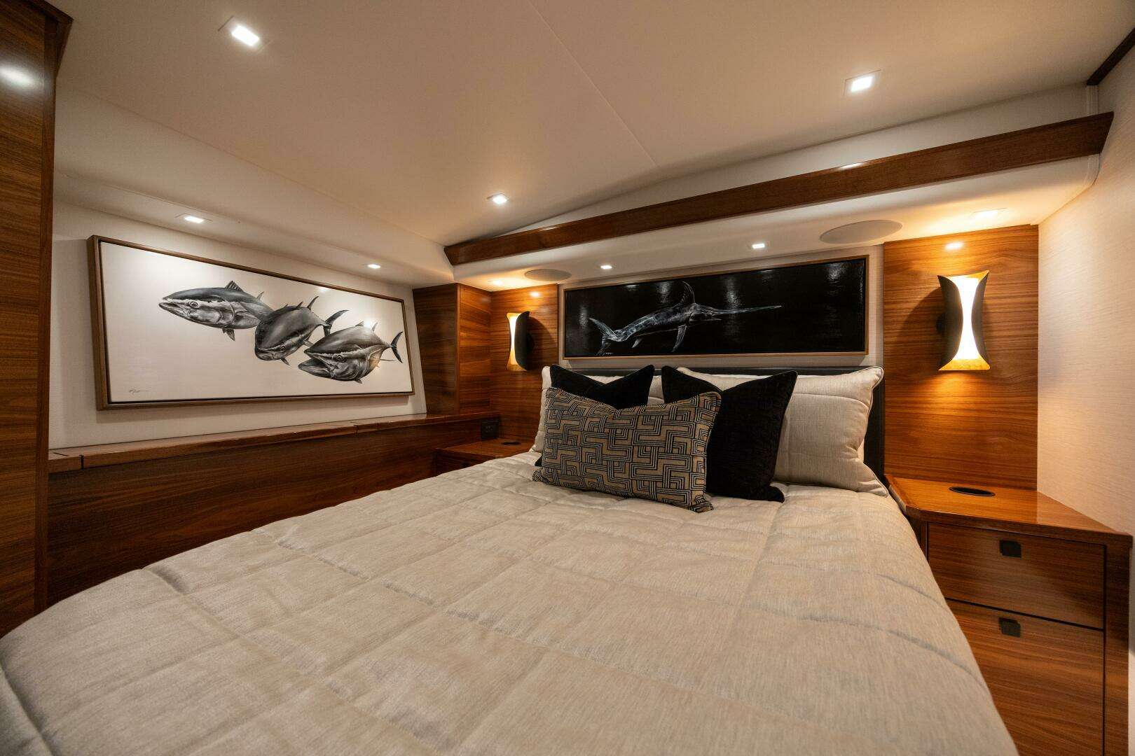 2025 Viking 82 Convertible - Image 32