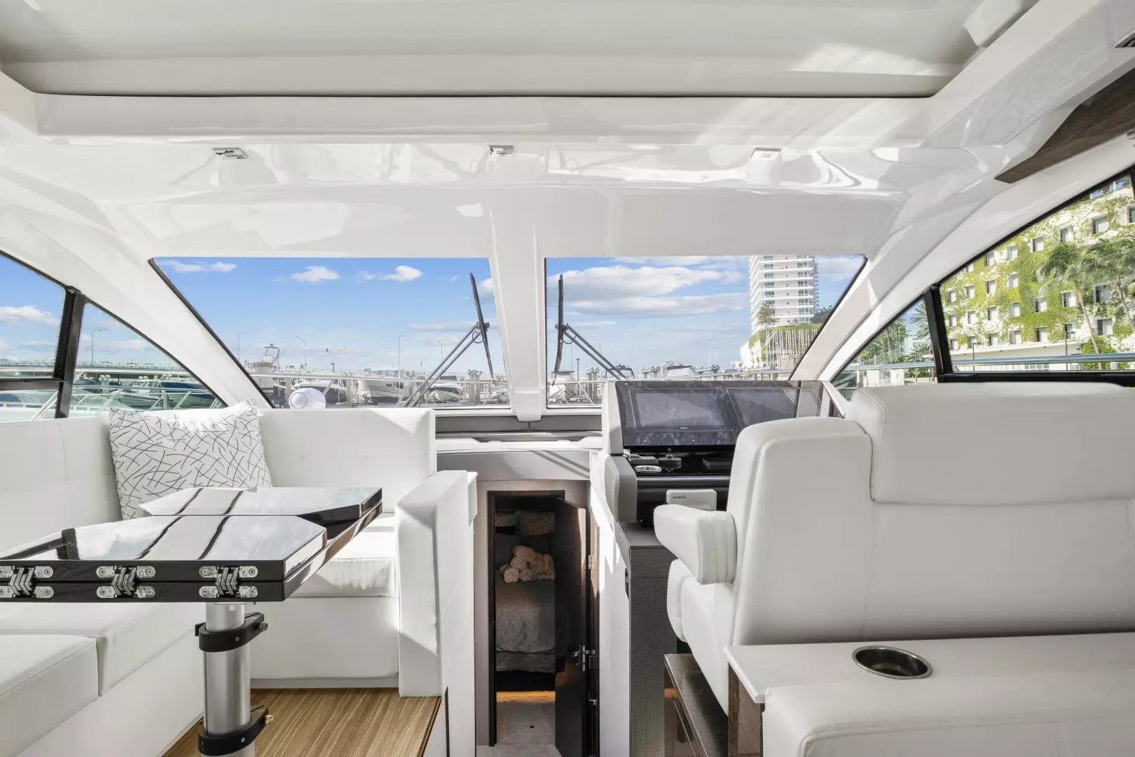 2019 Cruisers 50 Cantius - Image 23