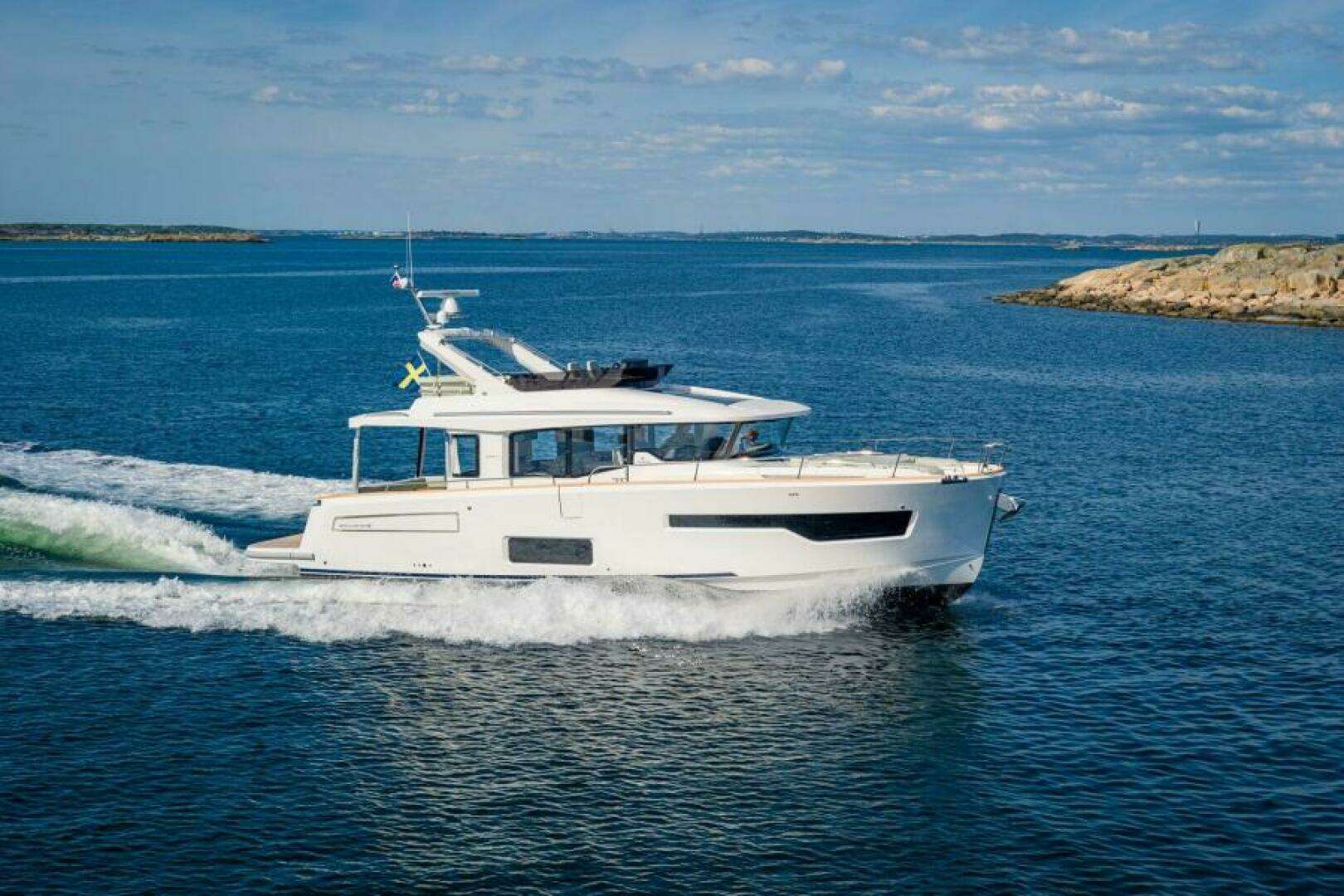 2027 Nimbus 495 Flybridge - Image 5