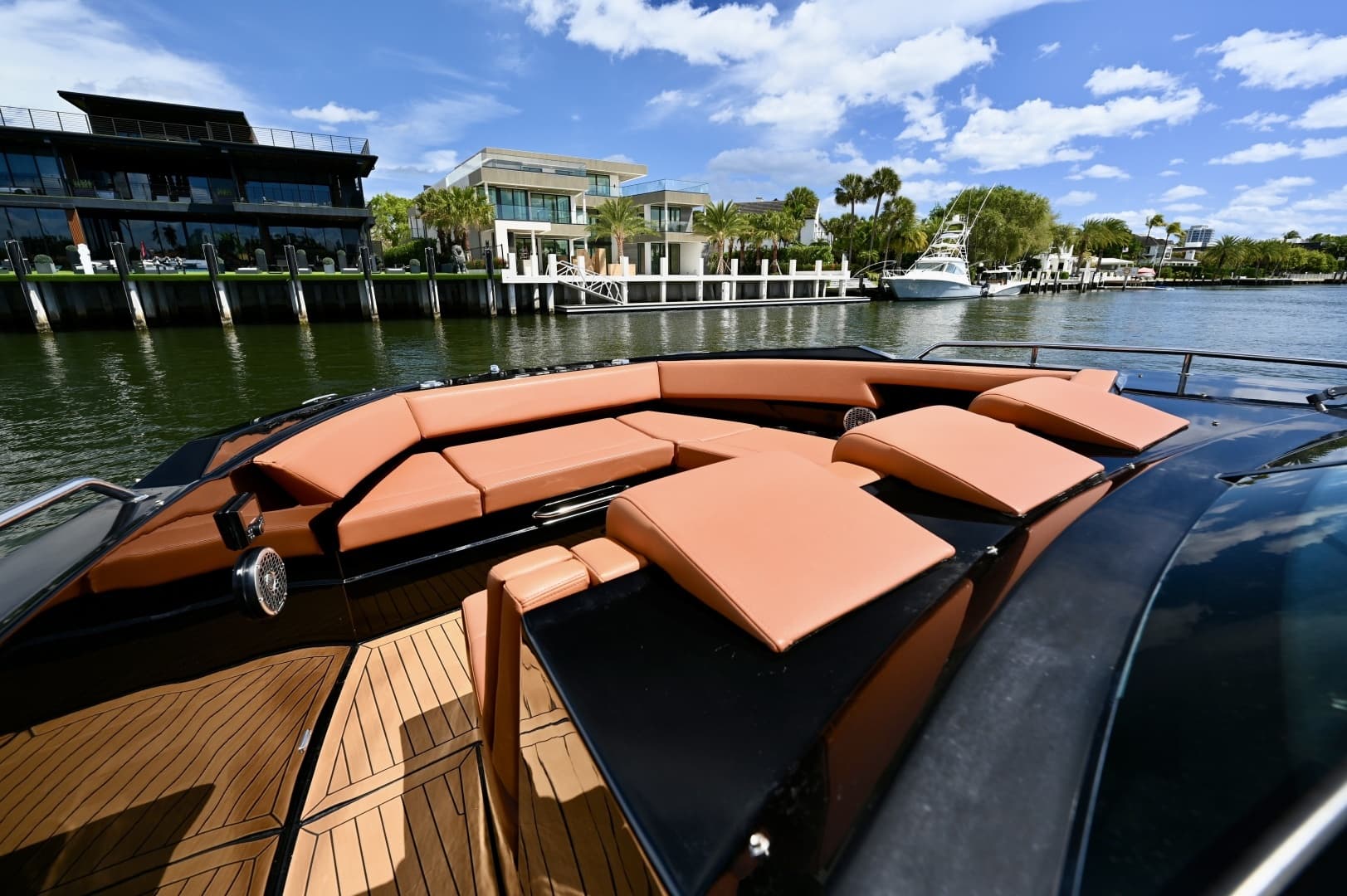 2022 Cruisers Yachts 38 GLS OB - Image 23
