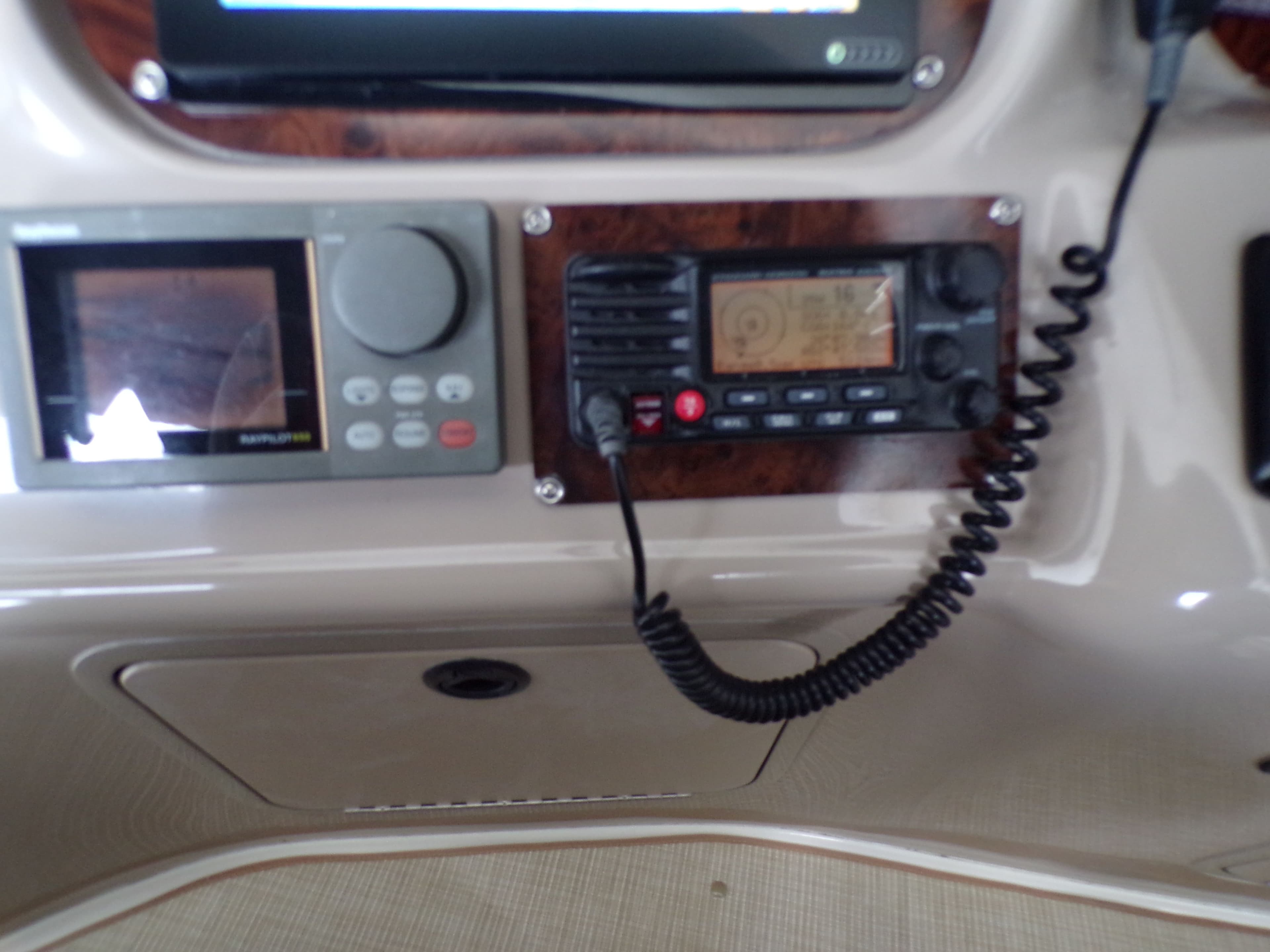2000 Sea Ray 410 Express Cruiser - 70