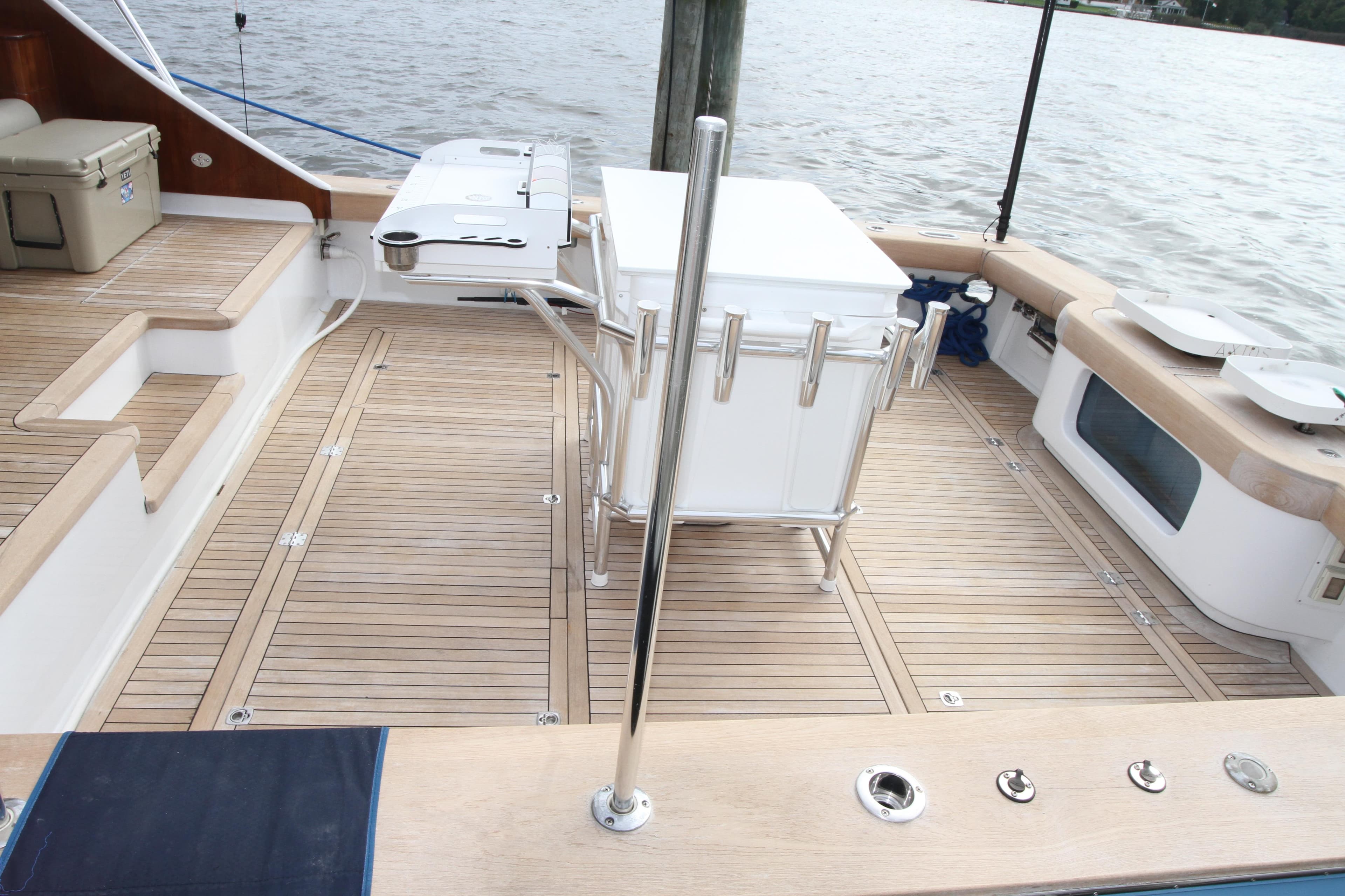 Custom Carolina Ritchie Howell 60 Sportfish 2012 boat deck with fishing rod holders.