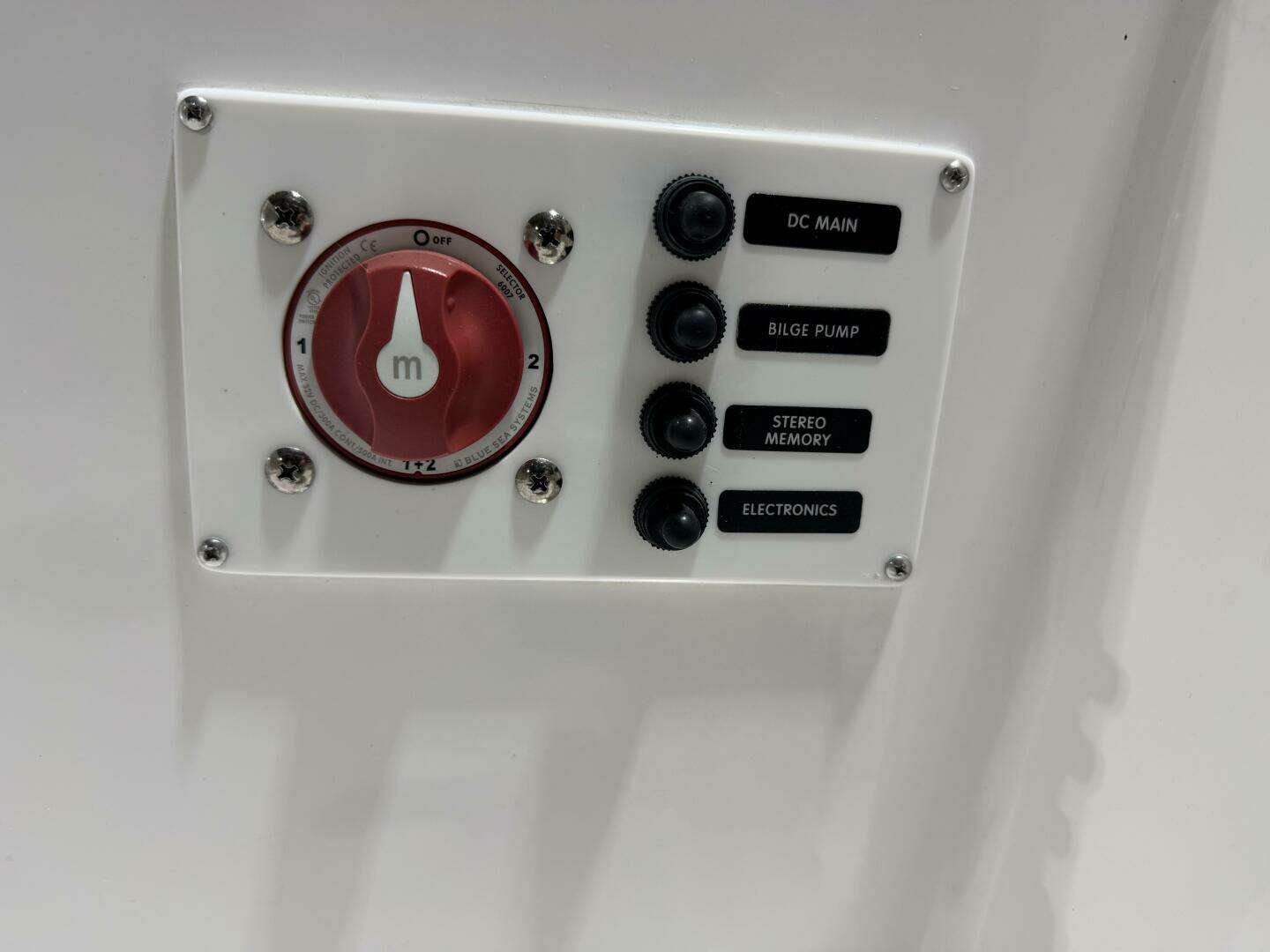 2016 Everglades 230 Center Console - Image 17