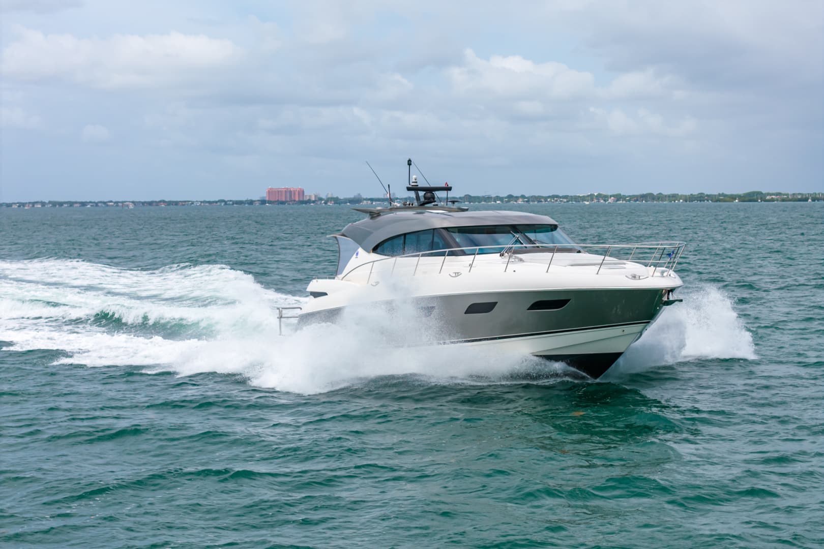 2024 Riviera 6000 SPORT YACHT - Image 22