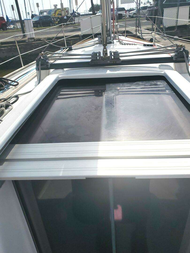2015 Beneteau Oceanis - Image 16