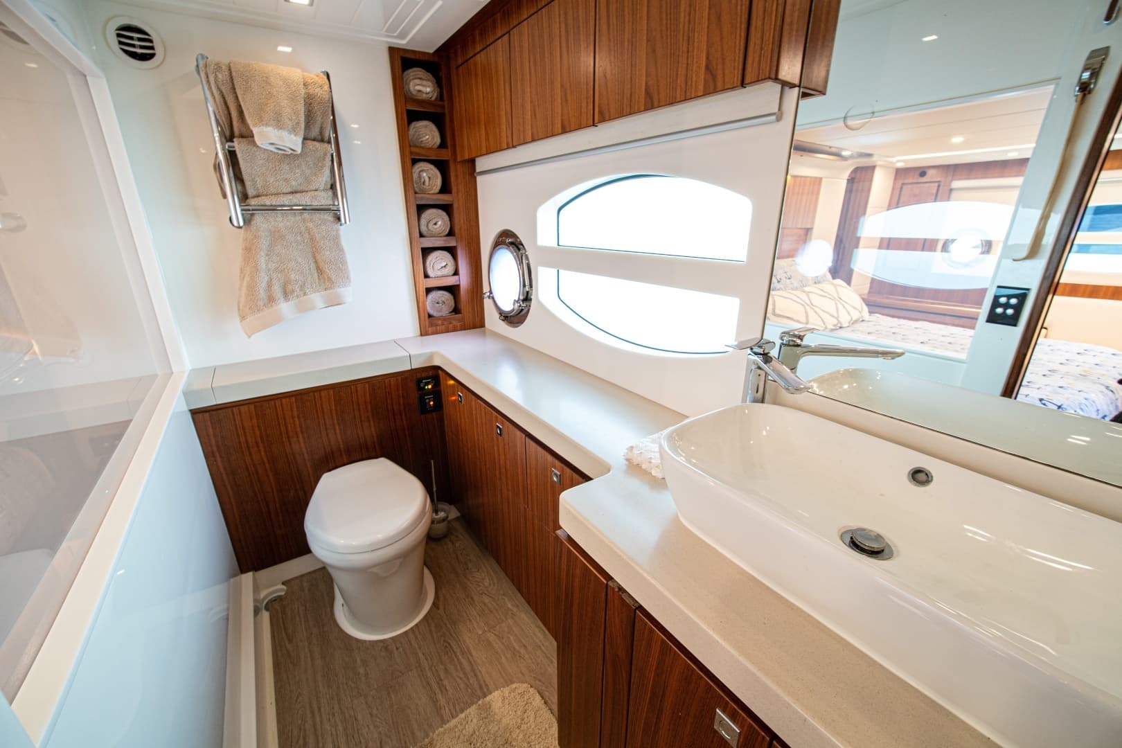 2015 Riviera 6000 Sport Yacht - Image 53