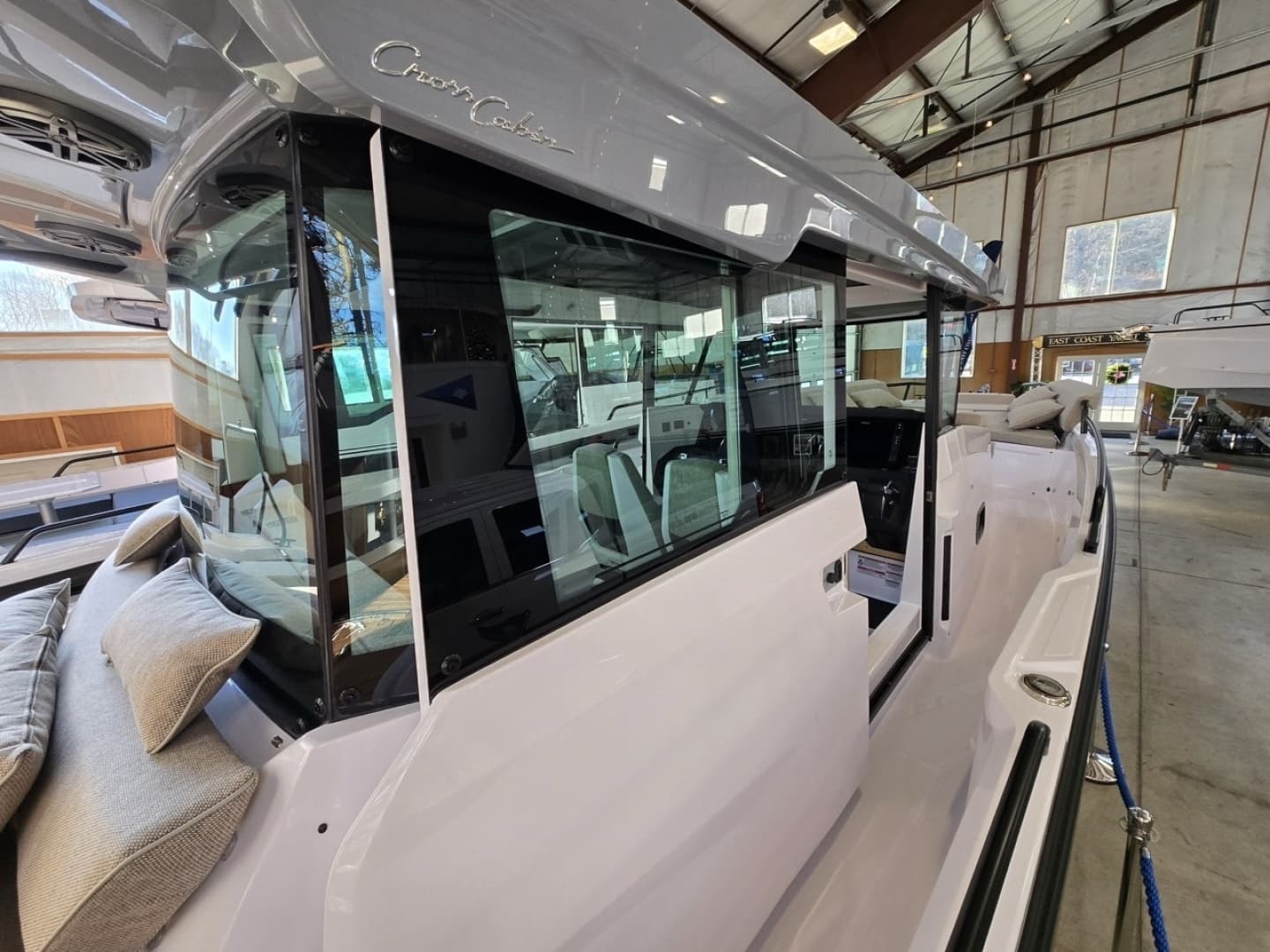 2026 Axopar Cross Cabin - Image 38