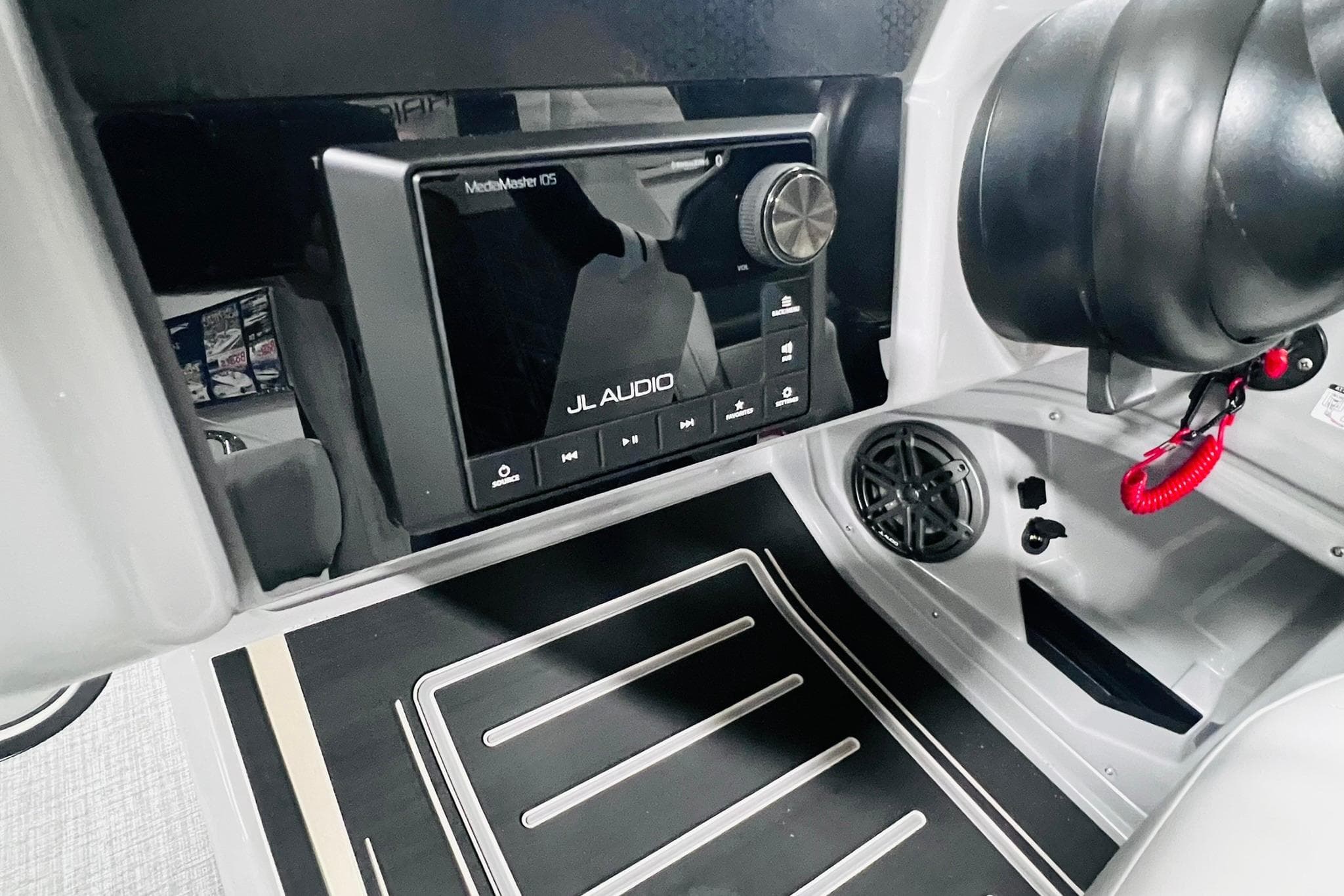 2025 Harris Solstice 250 boat dashboard featuring JL Audio system and sleek design.