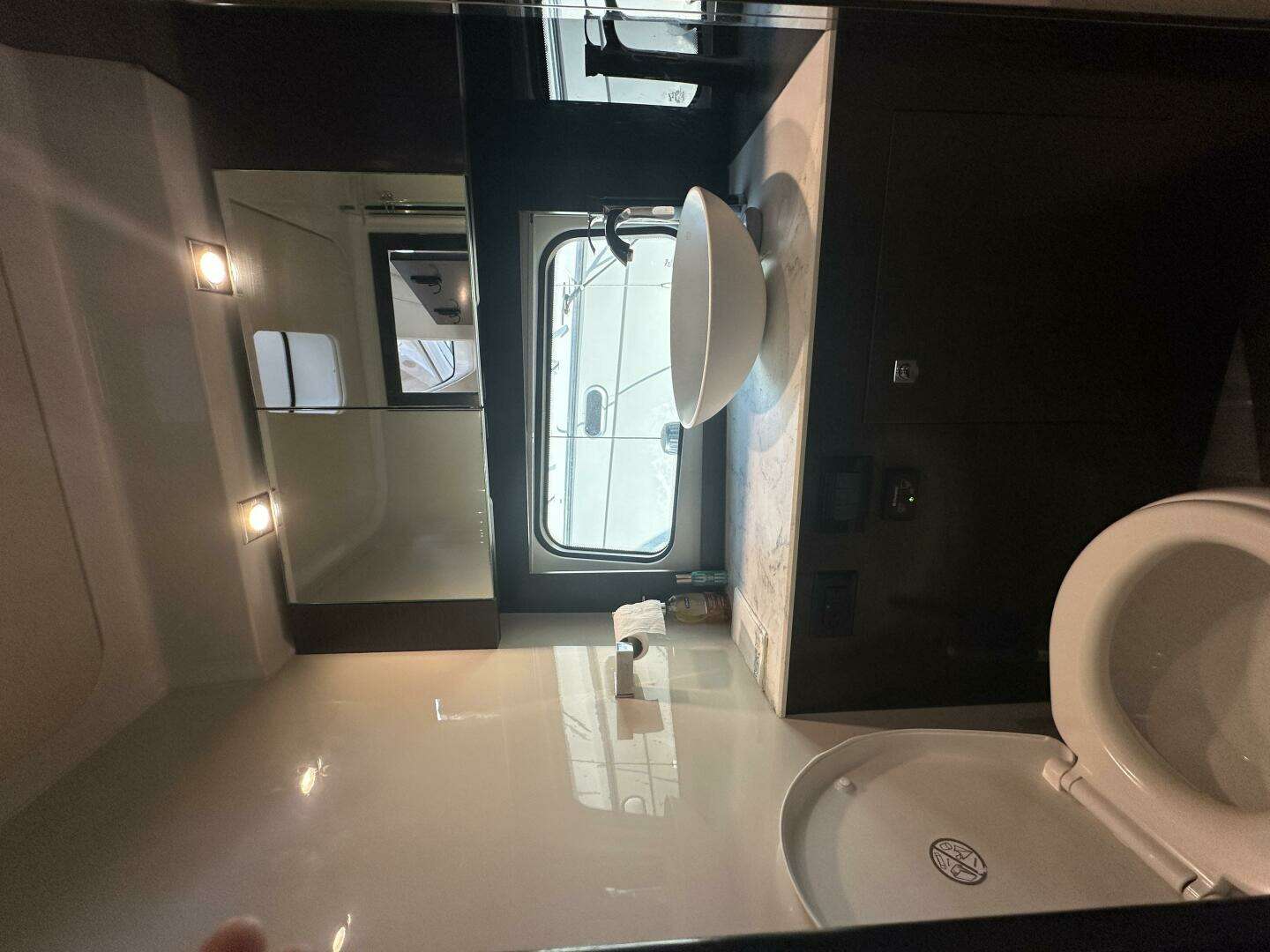 2017 Cruisers Yachts 390 Express Coupe - Image 28