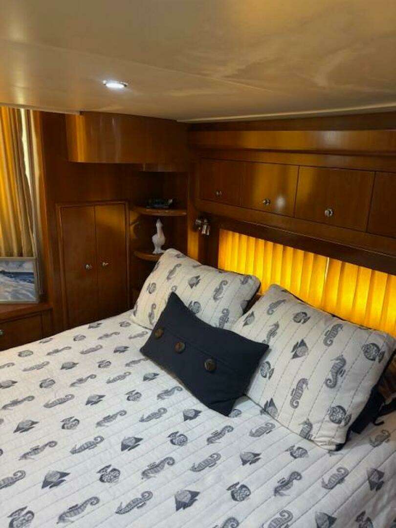 2006 Carver 43 Motor Yacht - Image 95