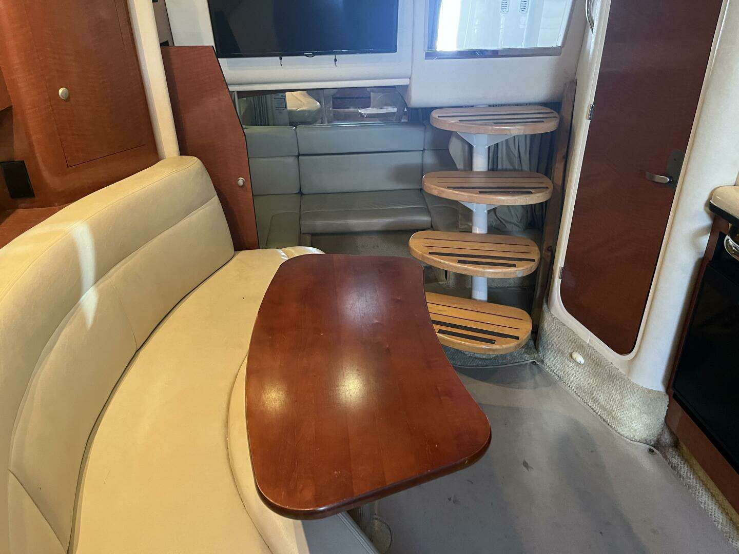 2005 Sea Ray 320 Sundancer - Image 18