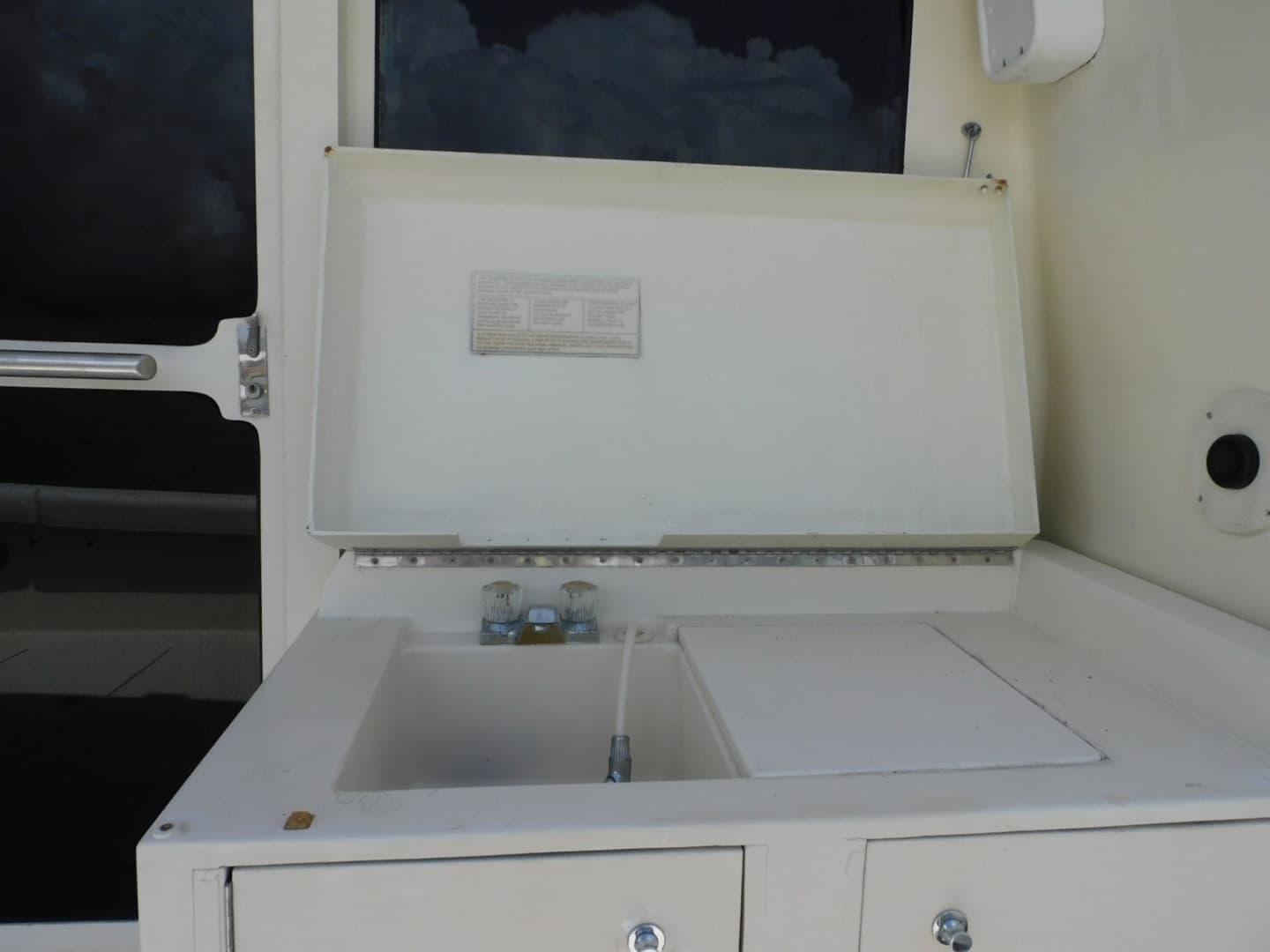 1987 Sea Ray 460 Convertible - Image 4