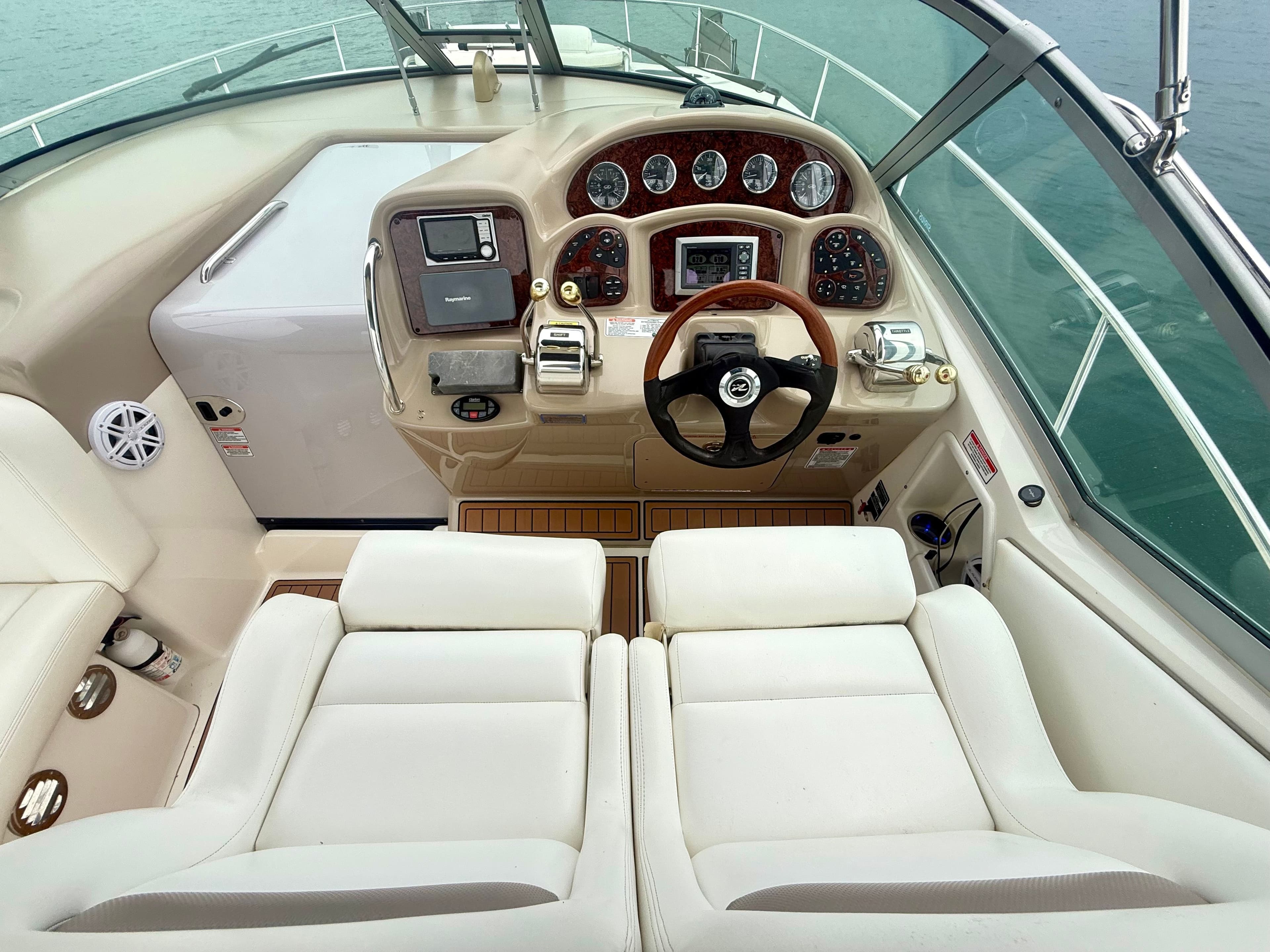 2005 SEA RAY 320 SUNDANCER - Image 17