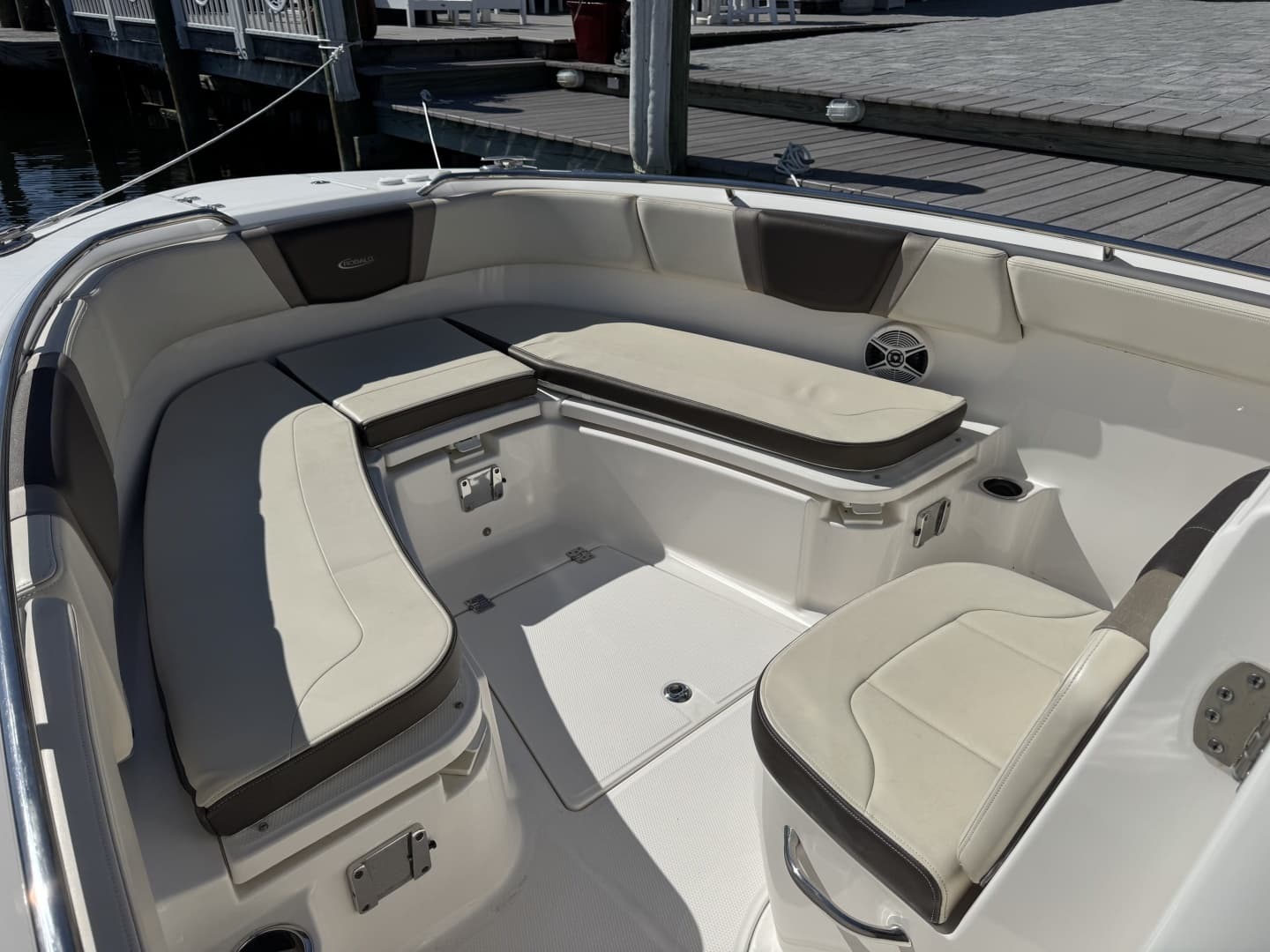 2020 Robalo R272 Center Console - Image 17