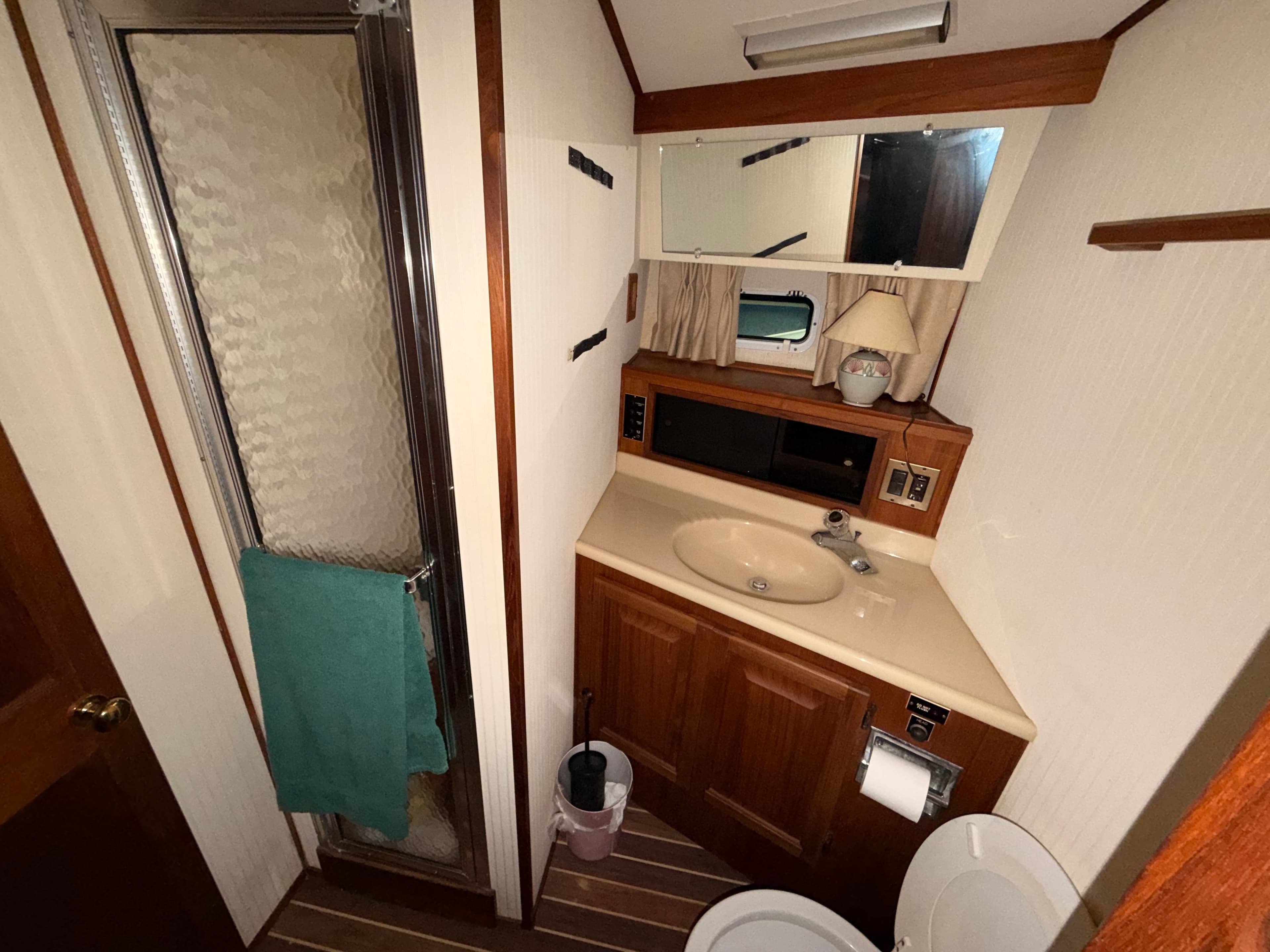 1987 Viking Dbl Cabin Motor Yacht - 60