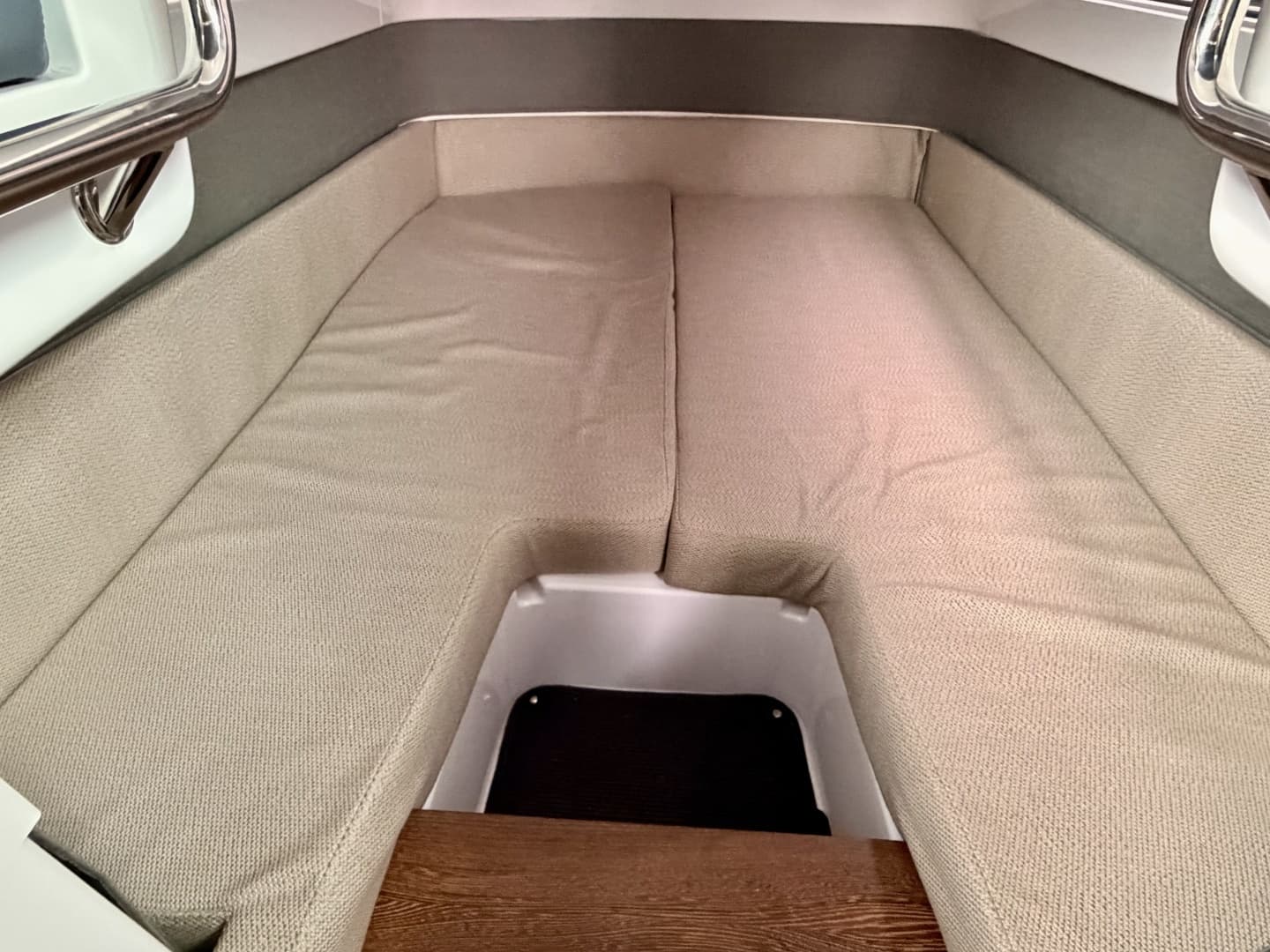 2021 Axopar 37 XC Cross Cabin - Image 16