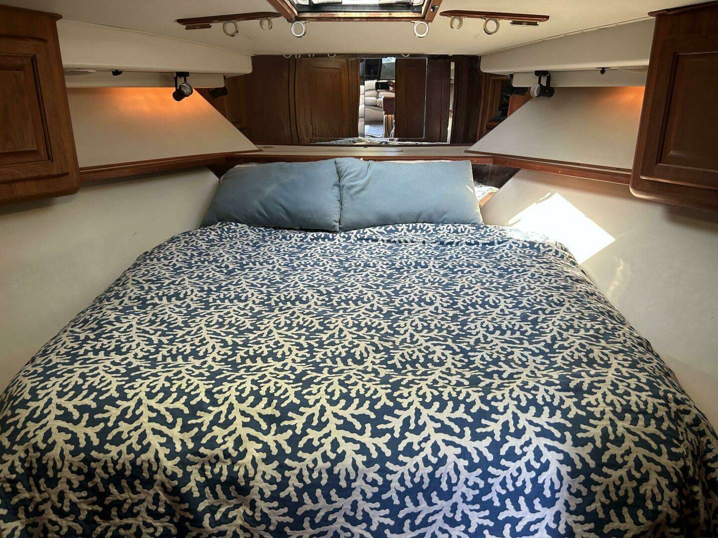 1990 Viking 38C - Image 11