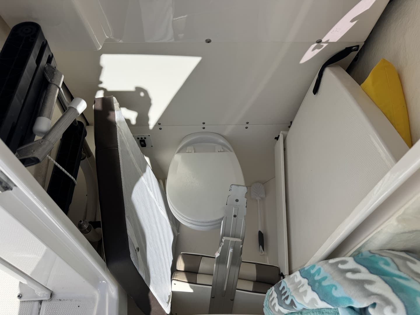 2020 Robalo R272 Center Console - Image 20