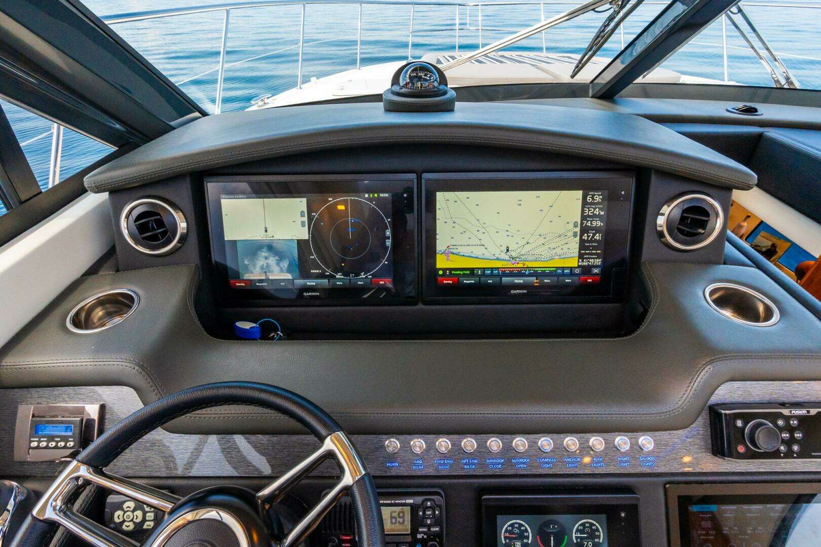 2019 Riviera 4800 Sport Yacht - Image 19