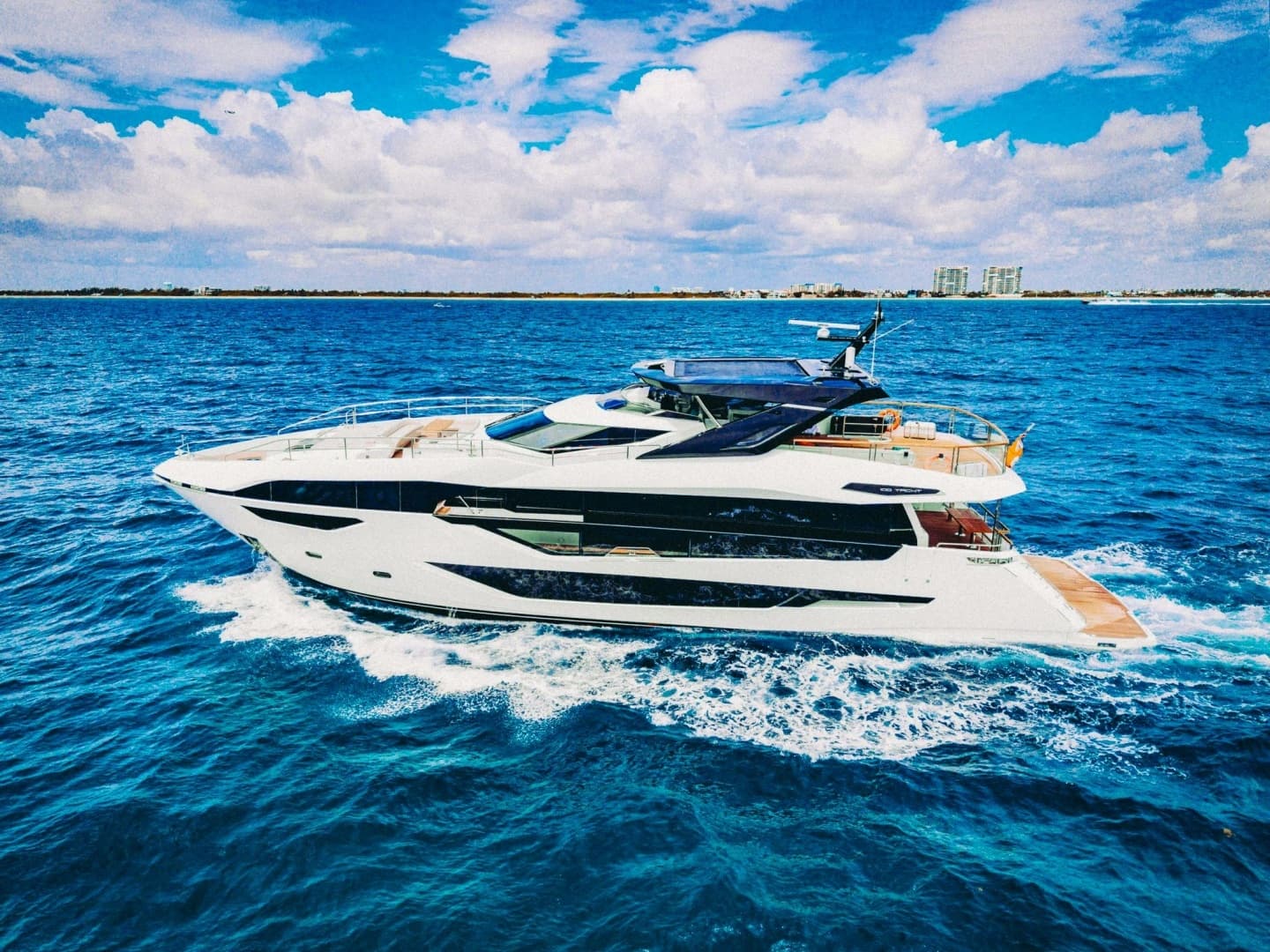 2024 Sunseeker Sunseeker 100 Yacht - Image 6