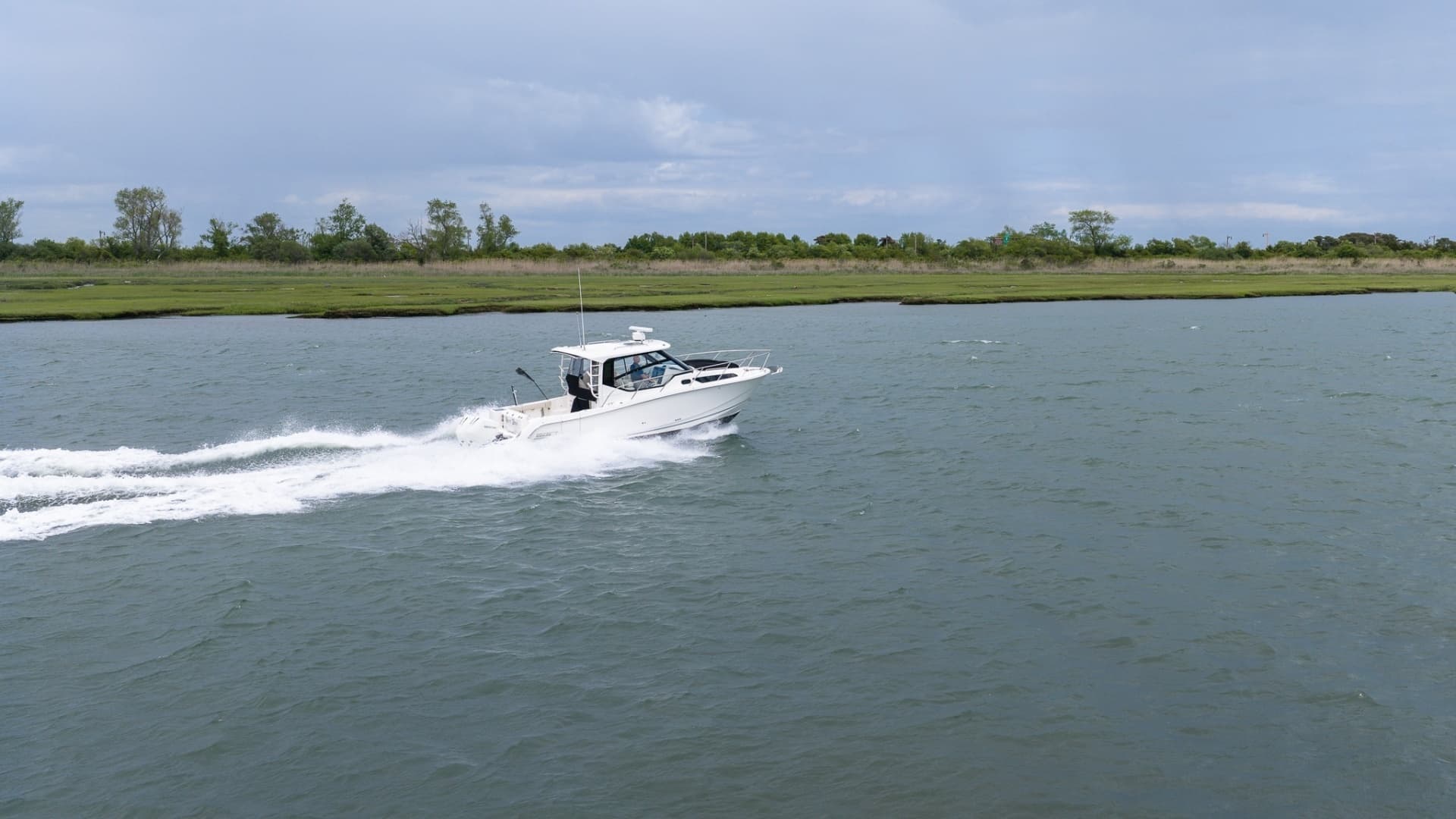 2020 Boston Whaler 325 Conquest - Image 5