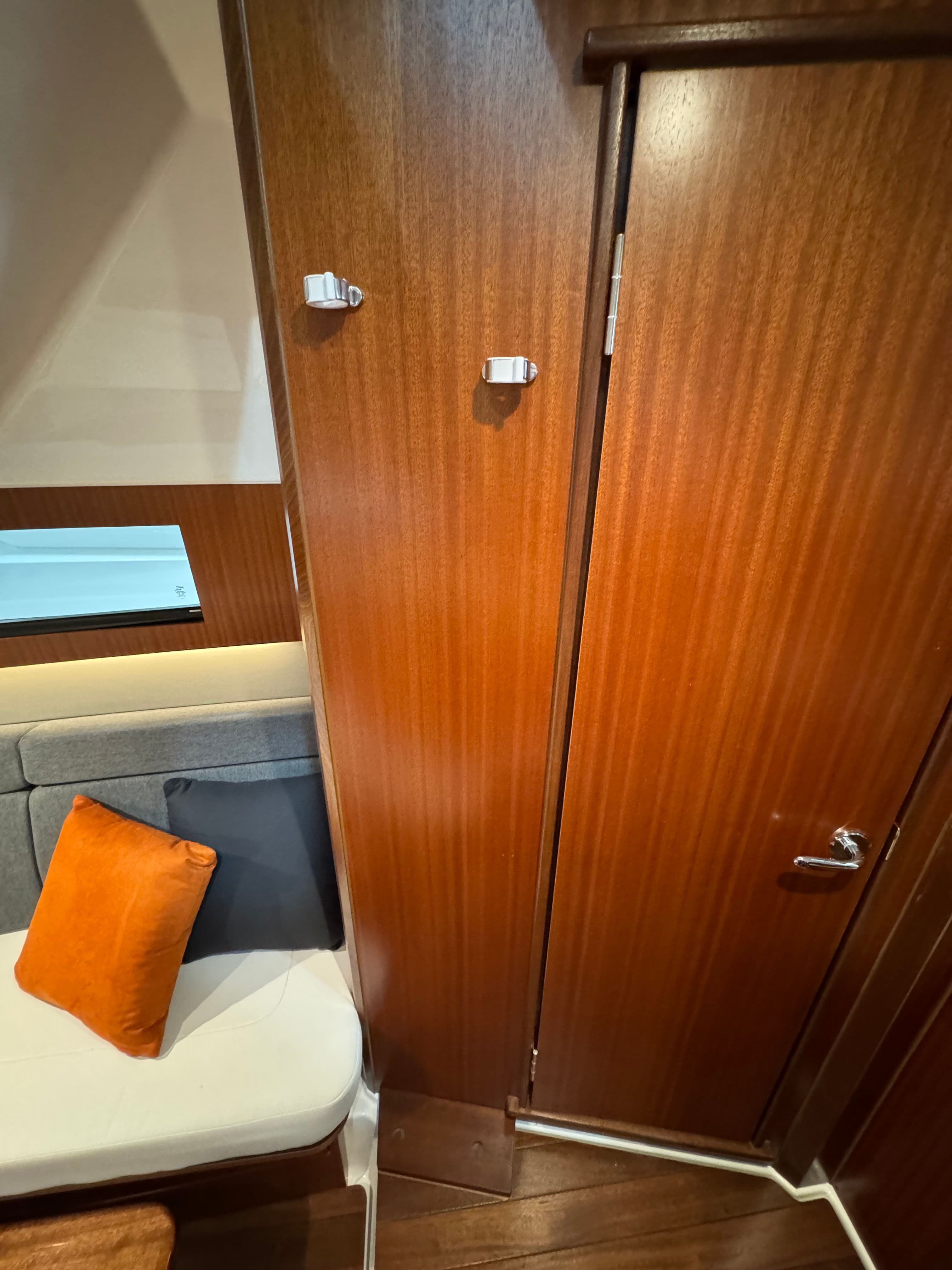 2025 PURSUIT 428 S - Image 50