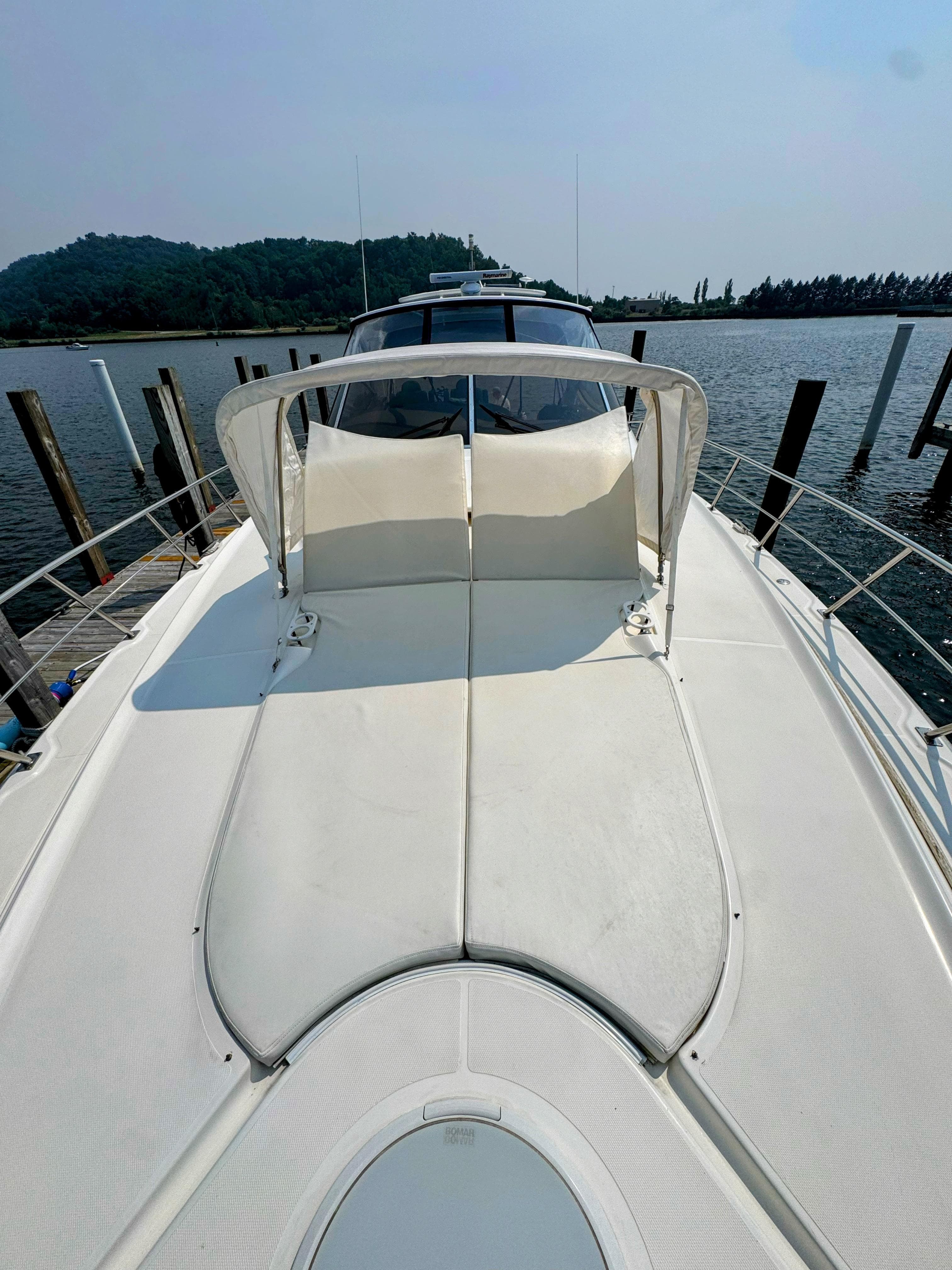2005 Cruisers Yachts 540 Express - 16