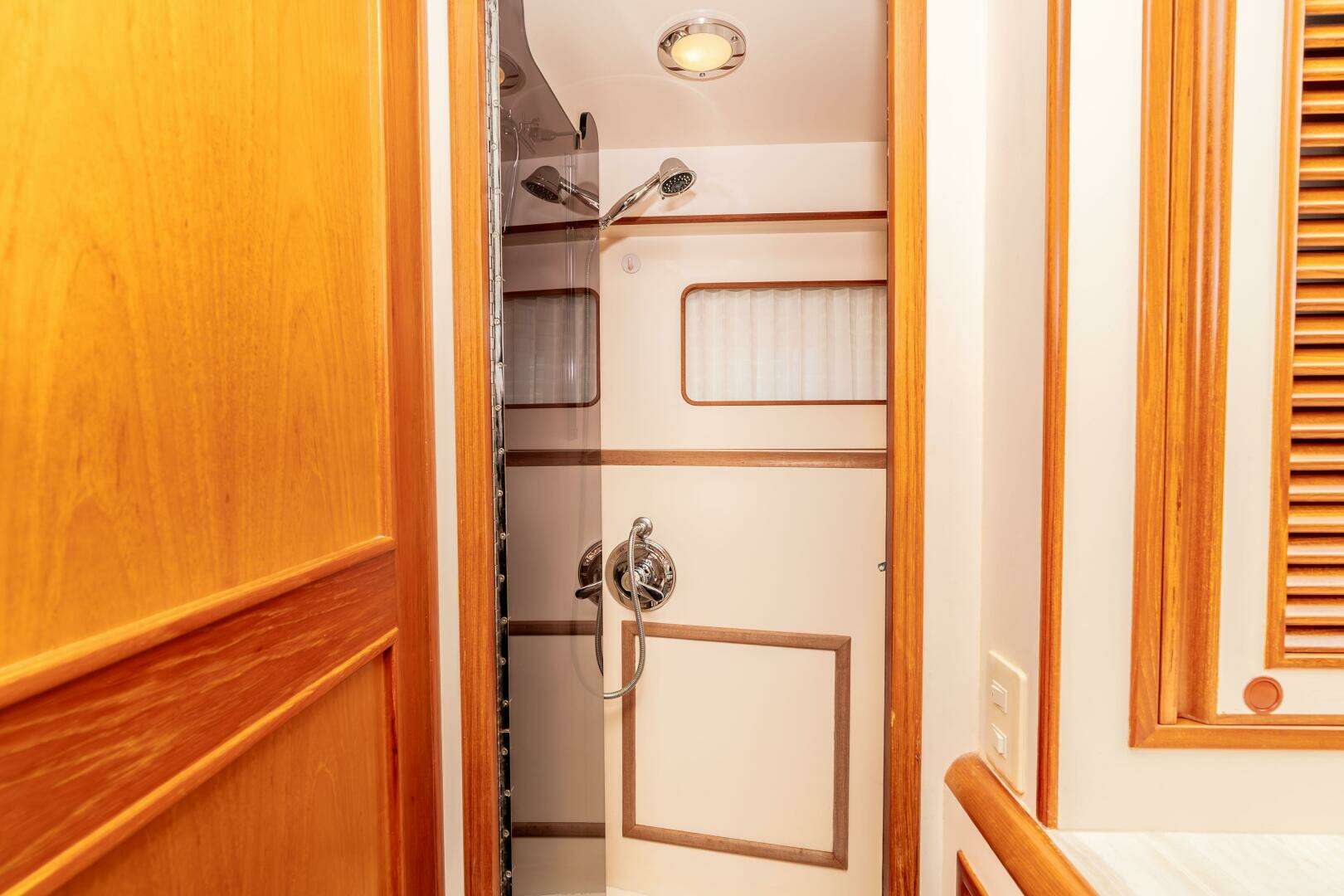 2000 Offshore Yachts Flushdeck - Image 35