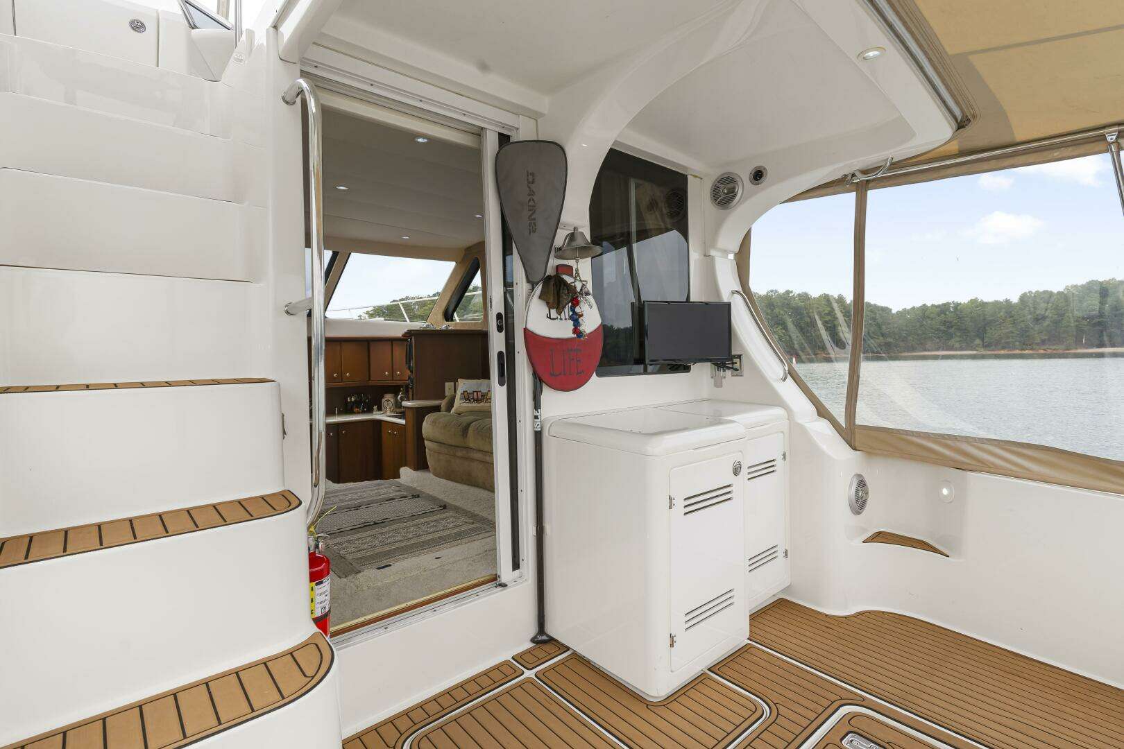 2005 Silverton 34 Convertible - Image 22