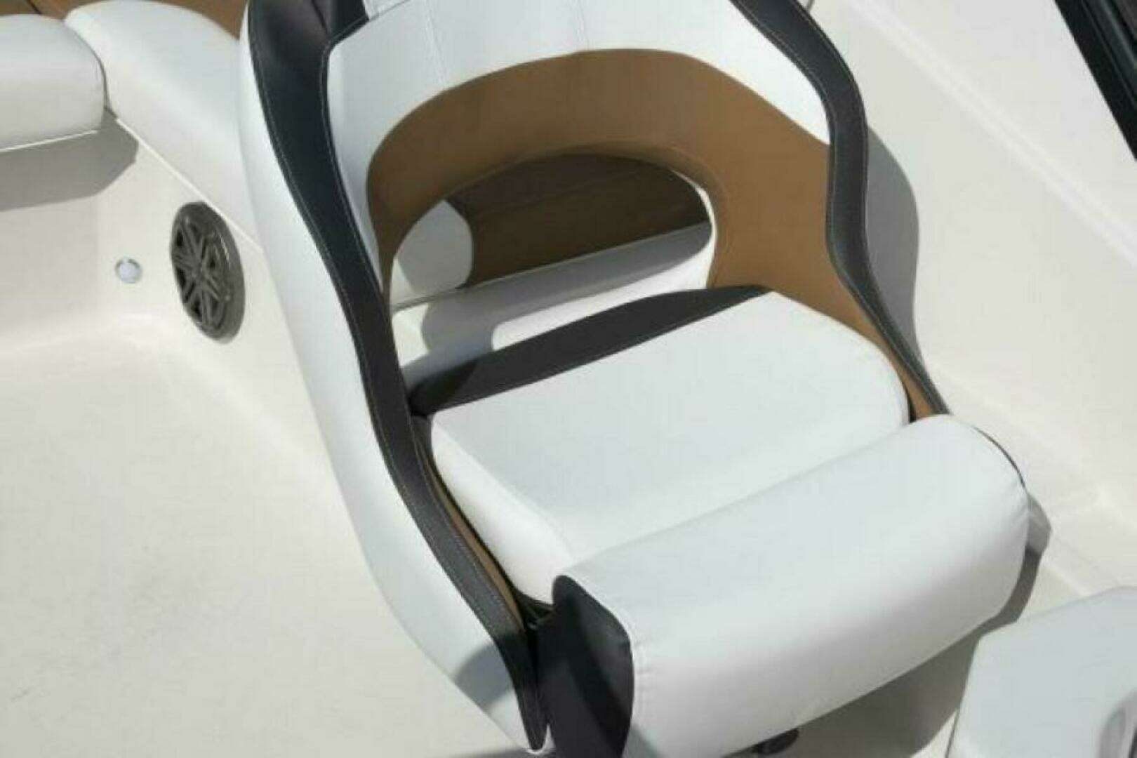 2025 Starcraft SVX 211 OB - Image 10