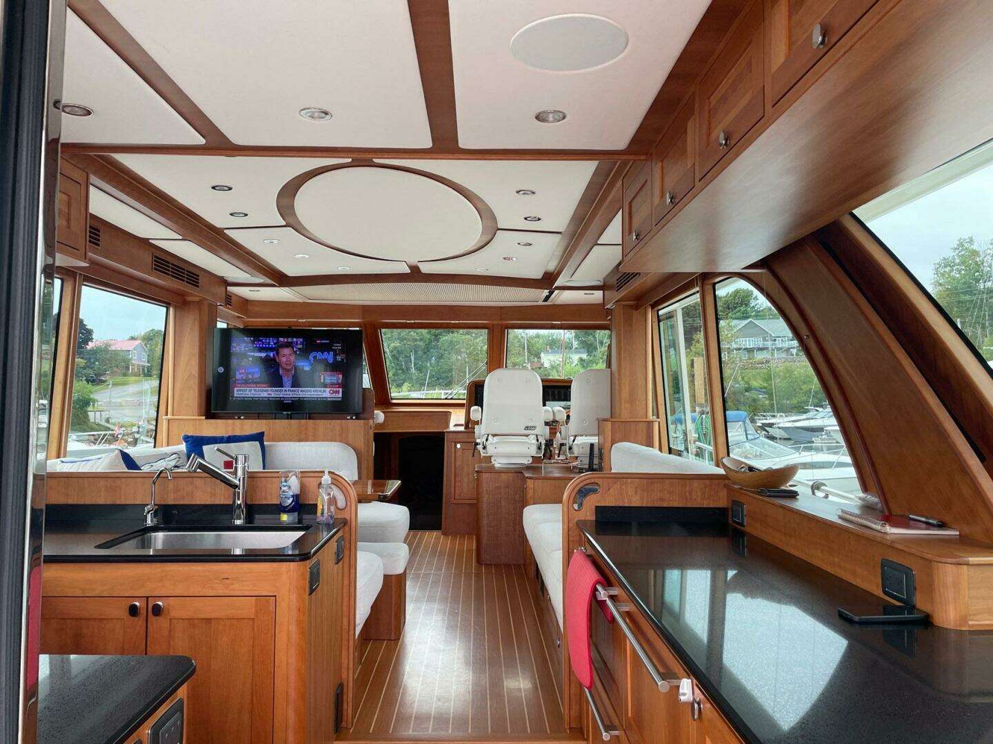 2021 Sabre 58 Salon Express - Image 6
