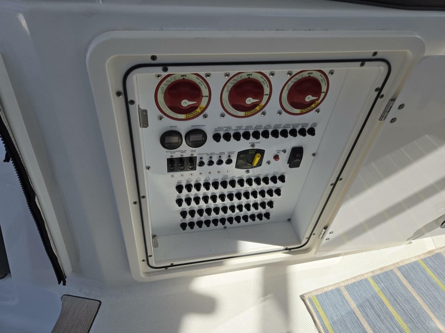 2019 Pursuit 355 Offshore - Image 7