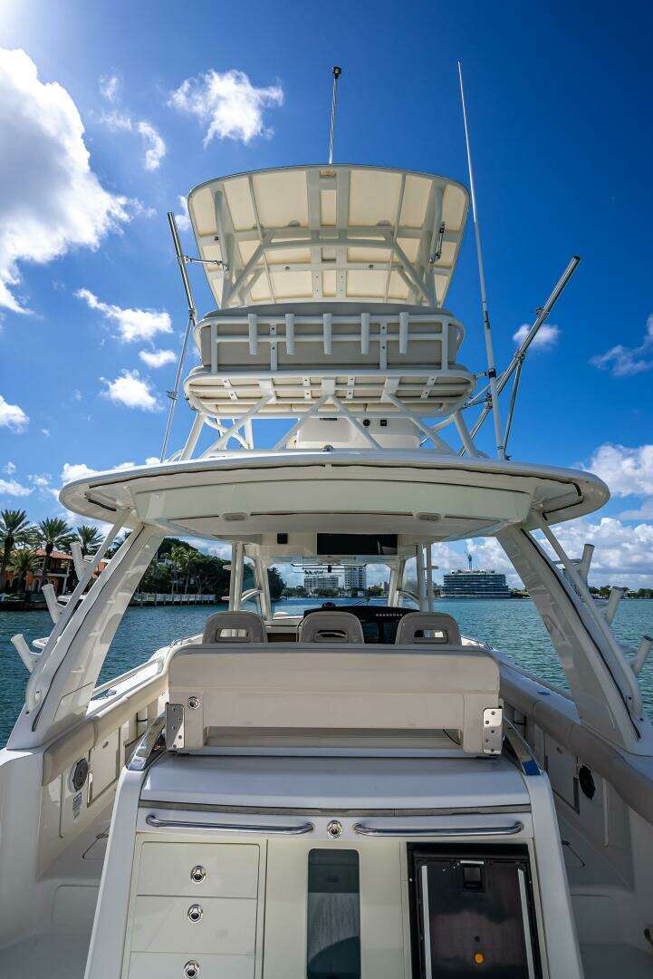 2016 Boston Whaler — - Image 111