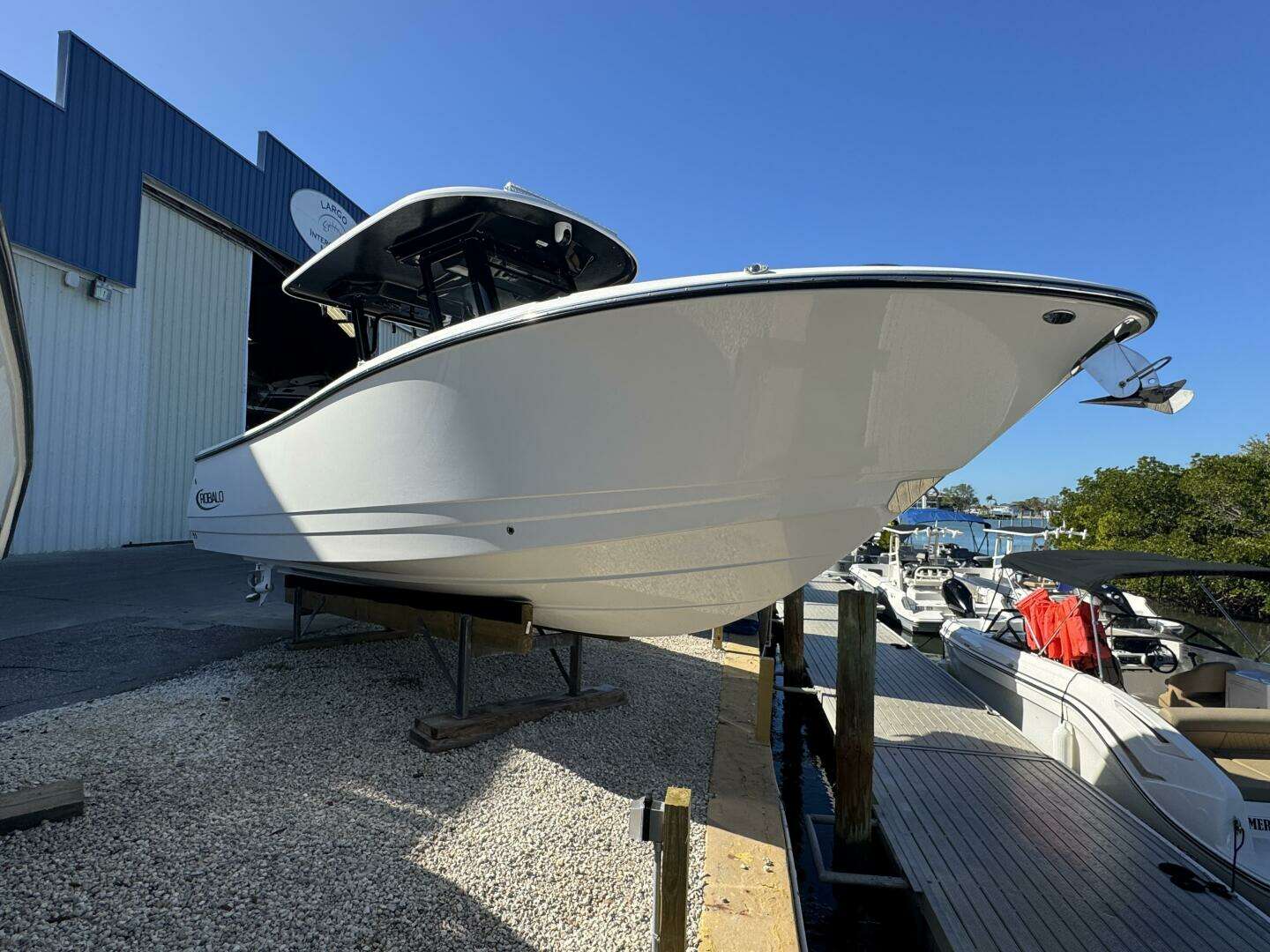 2023 Robalo R270 Center Console - Image 5