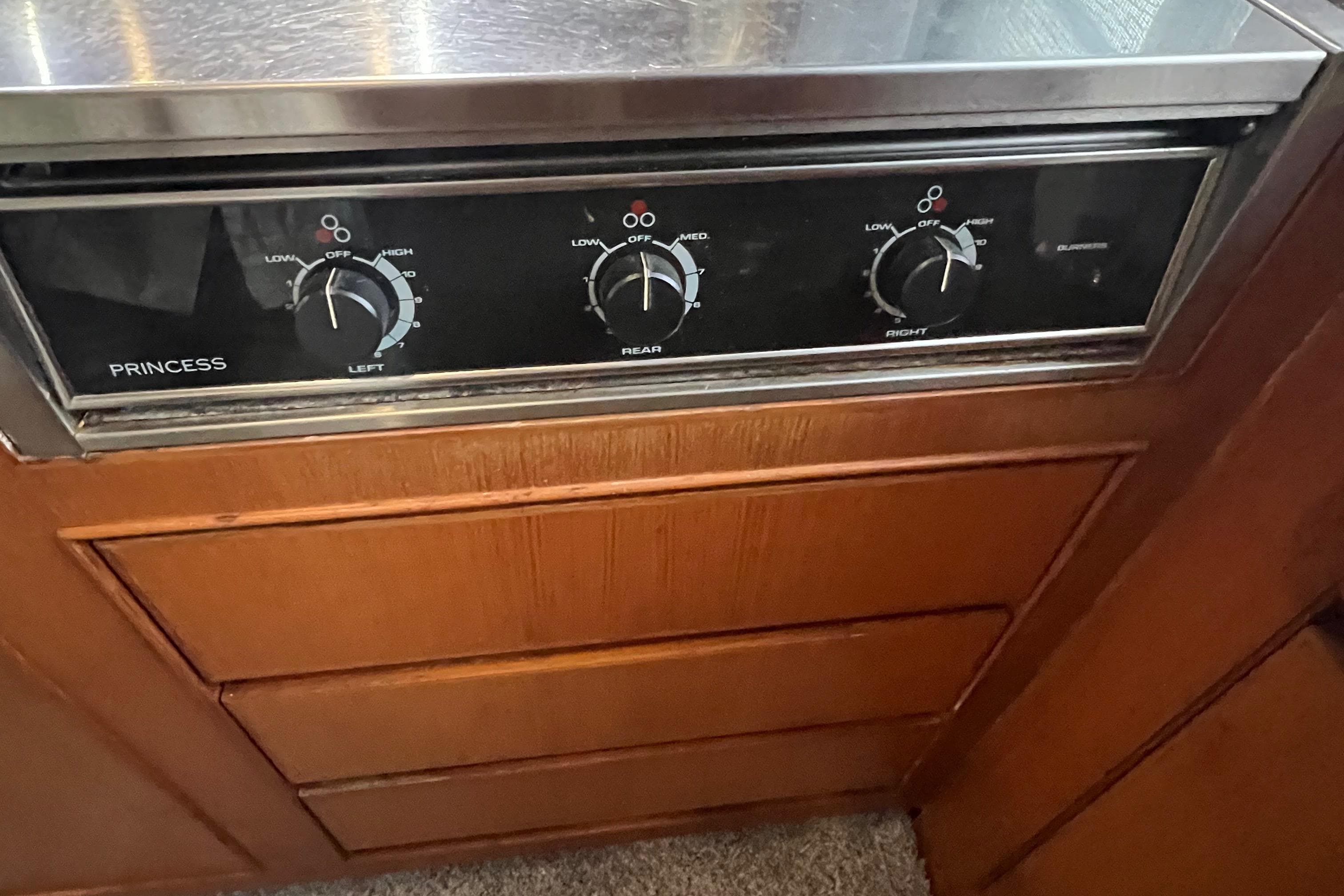 1998 Hyatt 51 Aft Cabin Motor Yacht - 72
