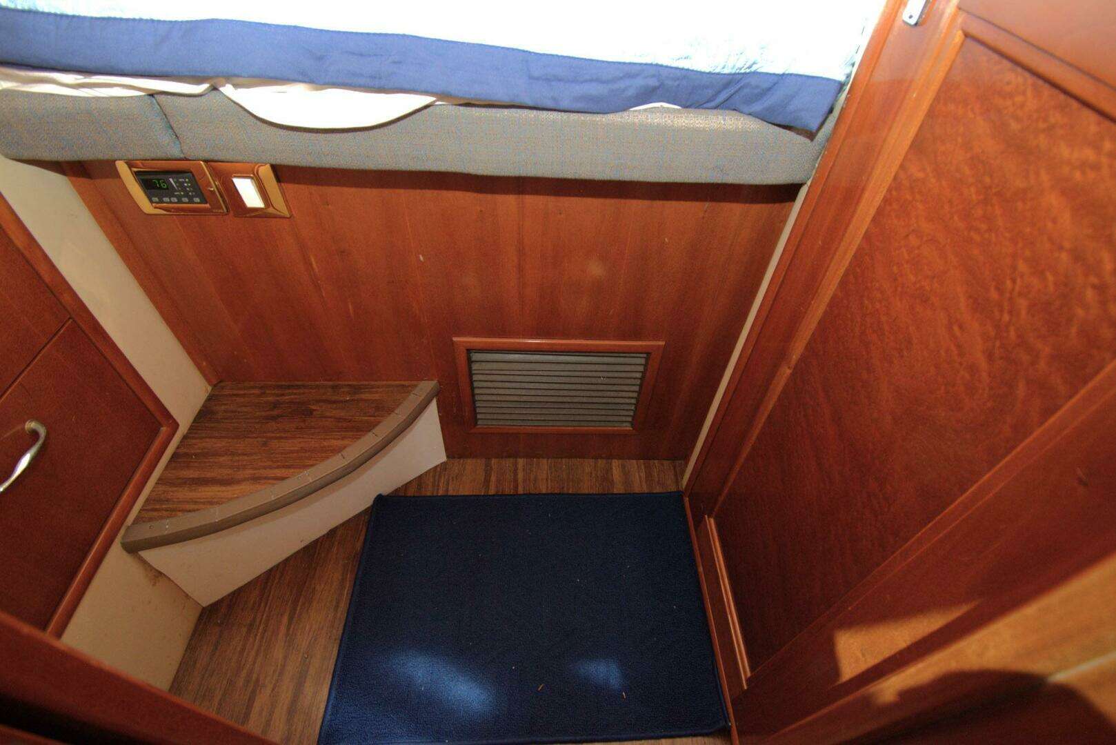 2005 Carver 444 Cockpit Motor Yacht - Image 39