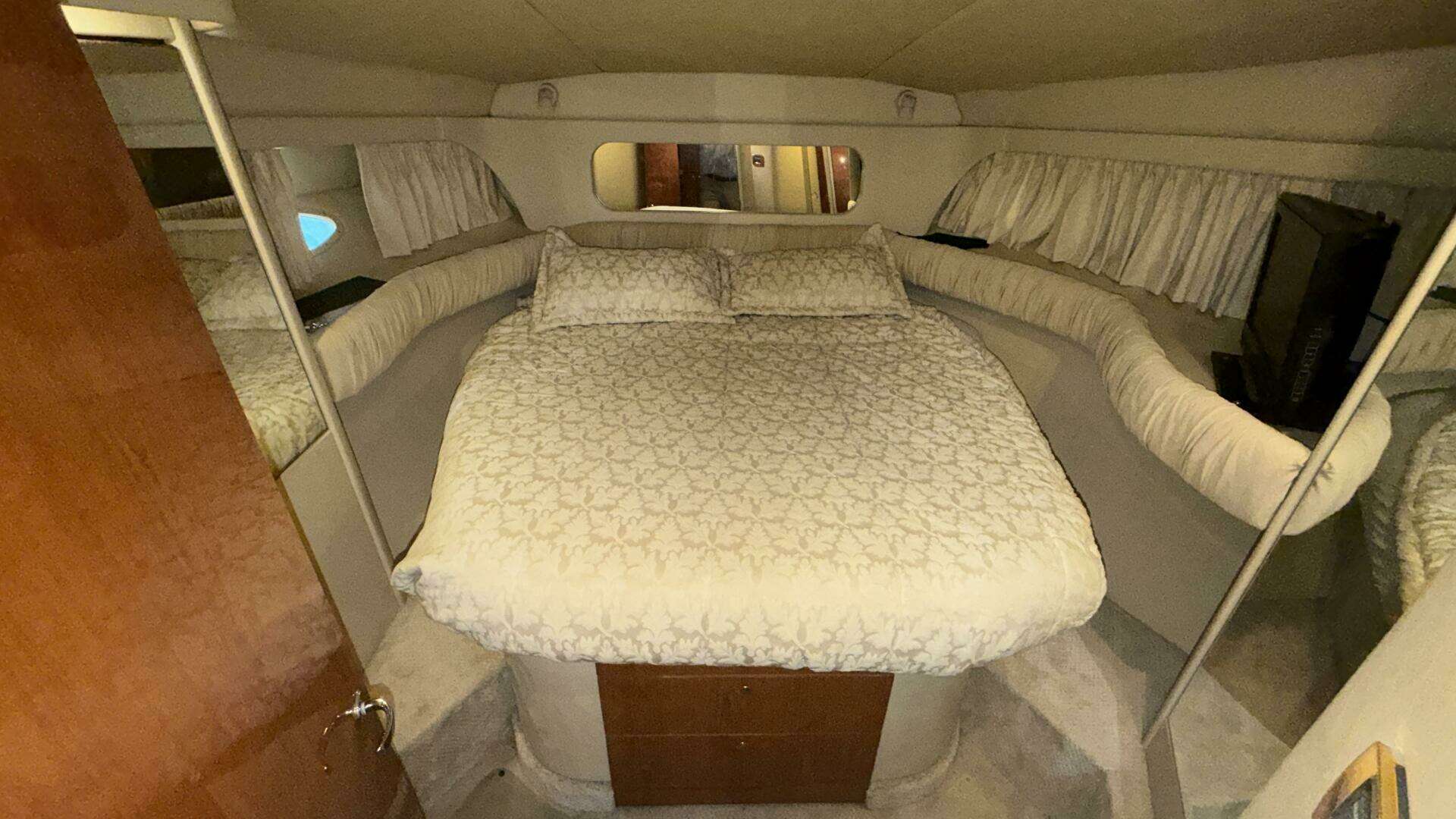 2000 Sea Ray 380 Aft Cabin - Image 30