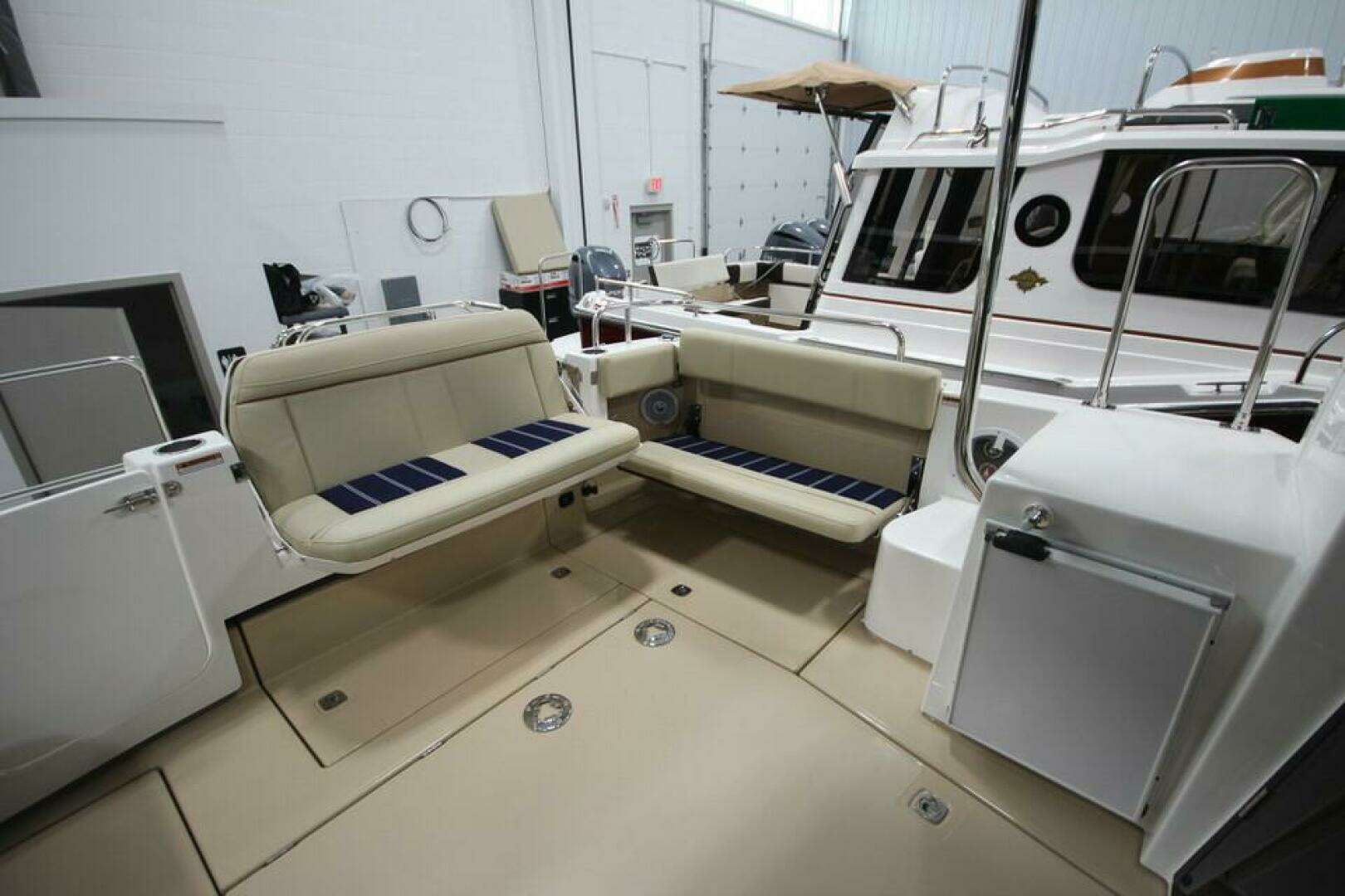 2026 Ranger Tugs R-29 Sedan Luxury Edition - Image 15