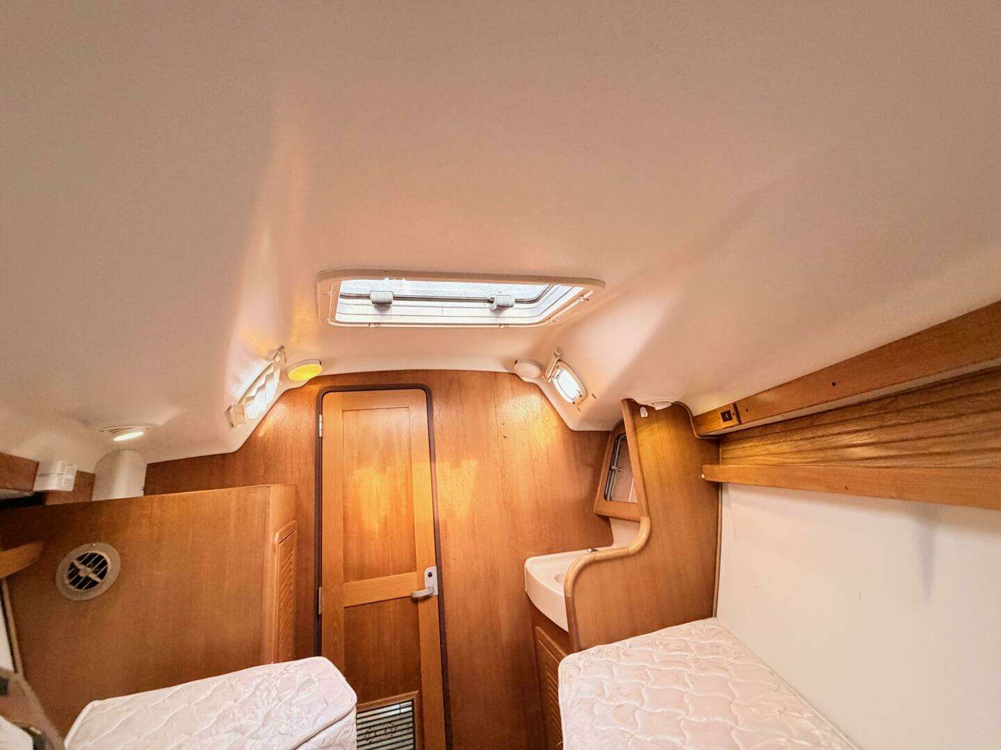 2001 Catalina 380 - Image 39